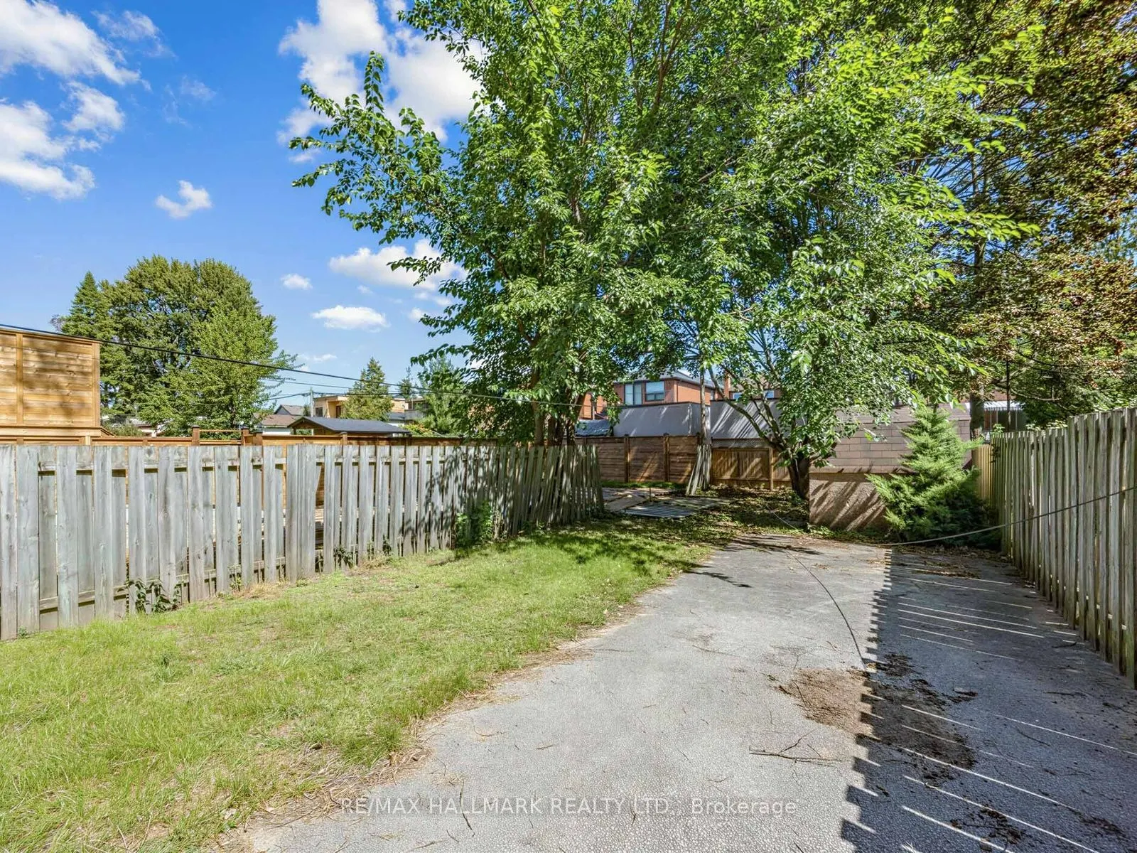 201 Linsmore Crescent