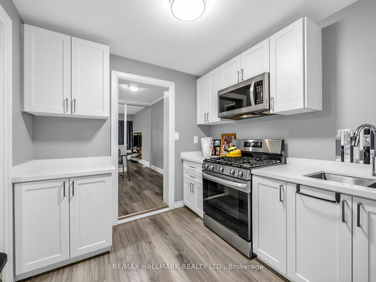 201 Linsmore Crescent