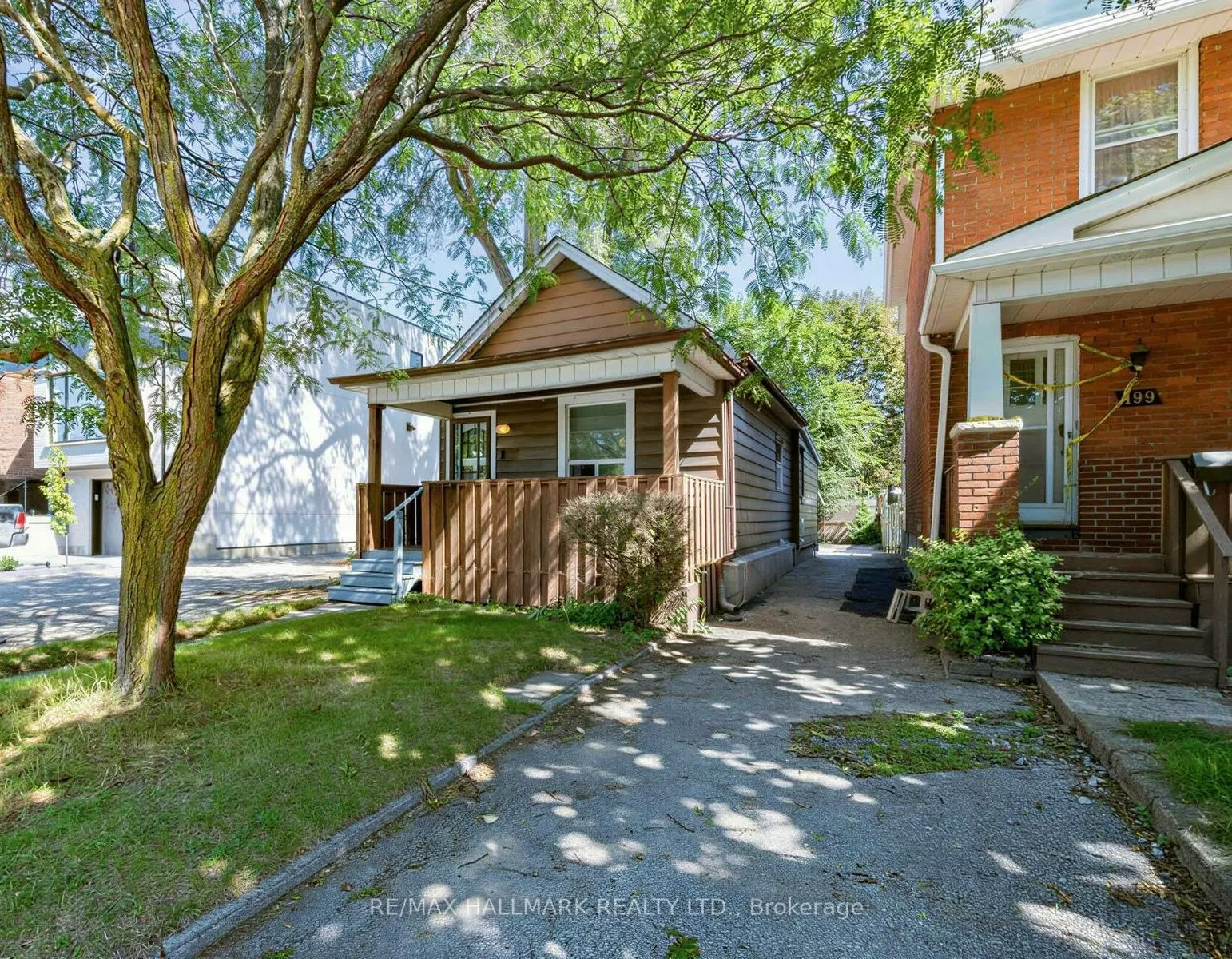 201 Linsmore Crescent