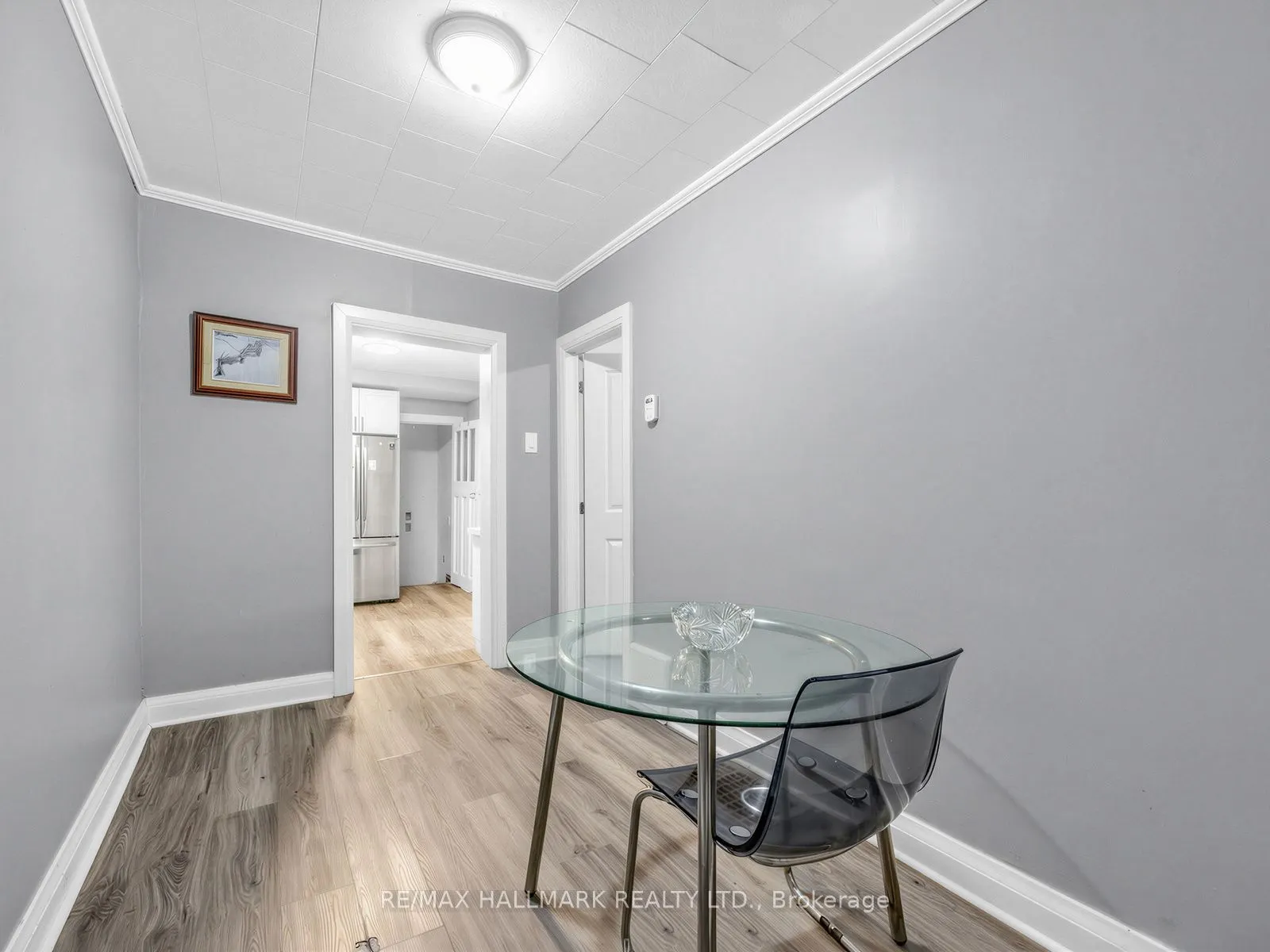 201 Linsmore Crescent