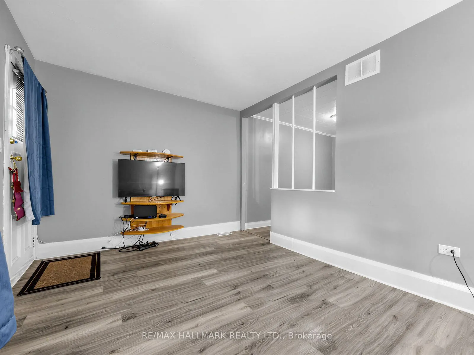 201 Linsmore Crescent