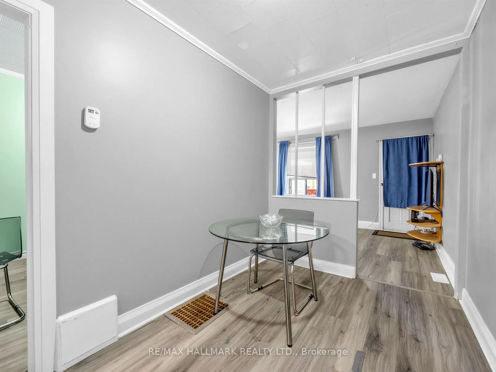 201 Linsmore Crescent