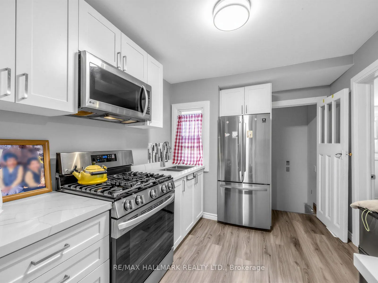 201 Linsmore Crescent