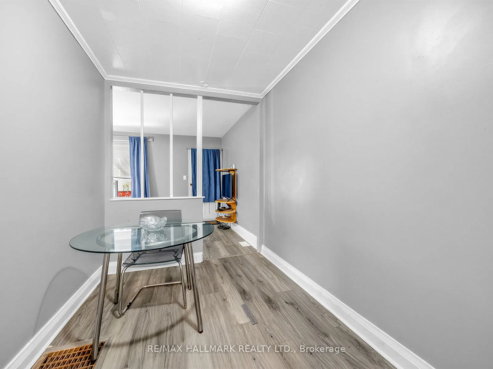201 Linsmore Crescent