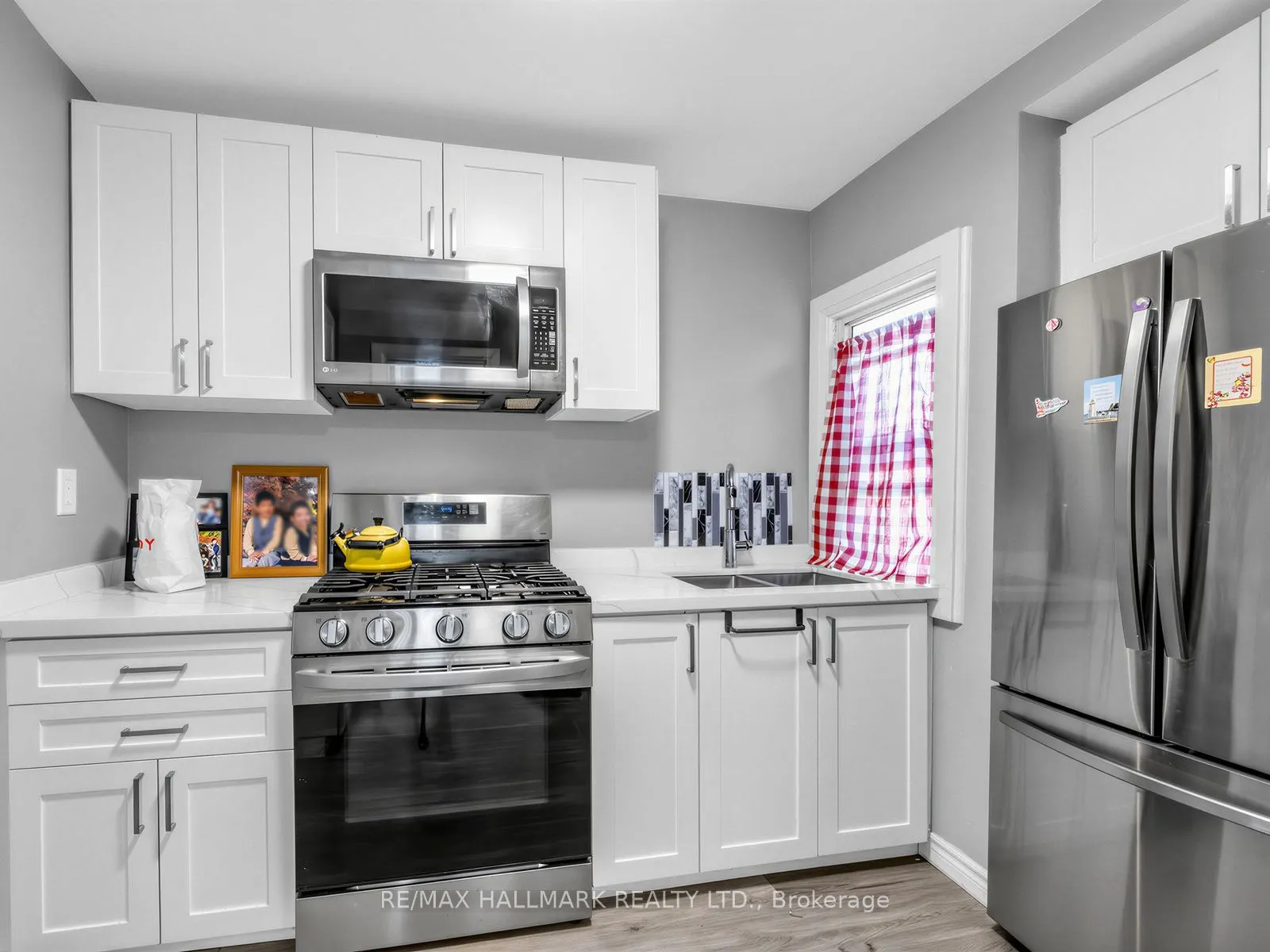 201 Linsmore Crescent