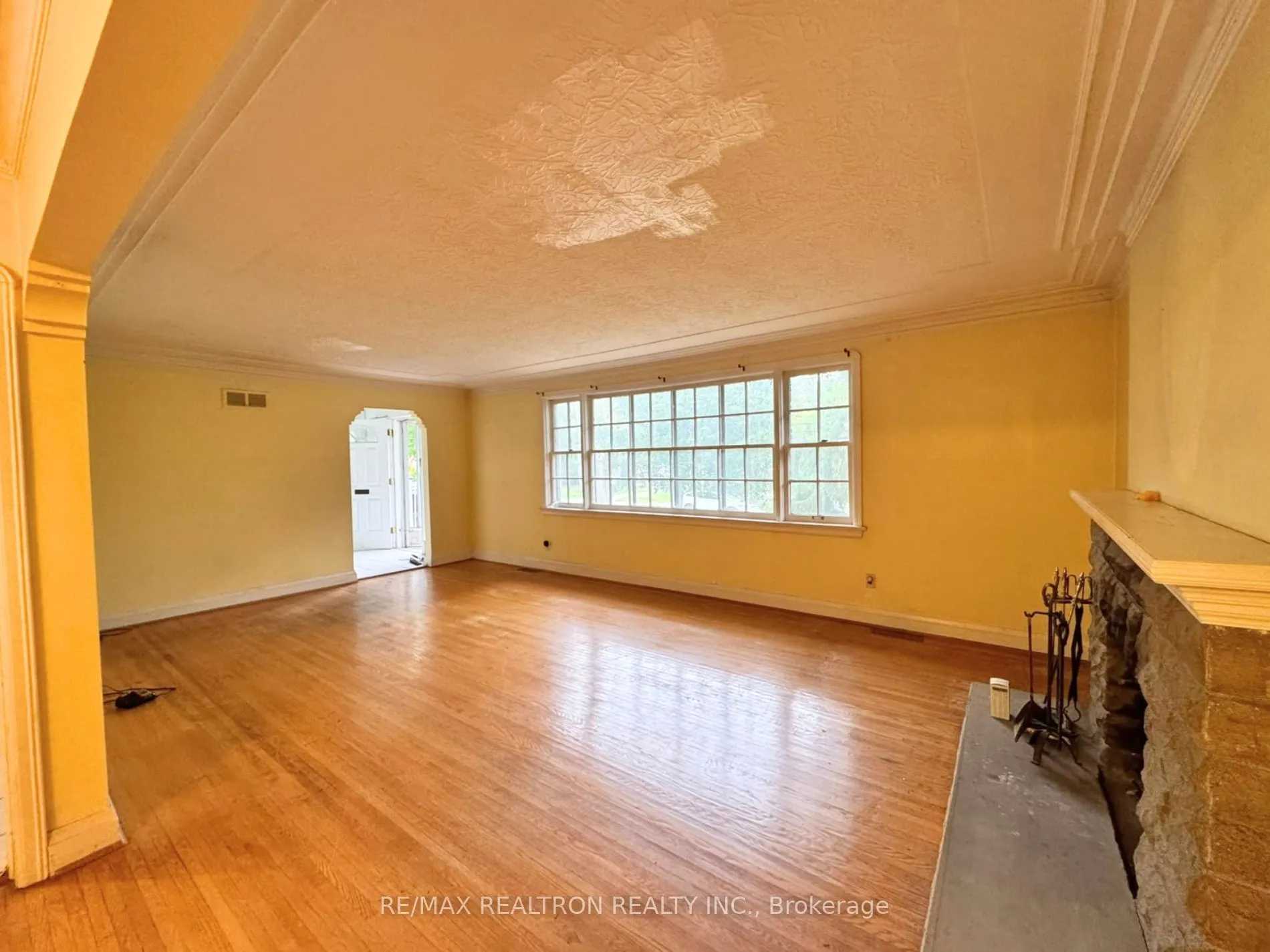 20 West Hill Drive #Main floor