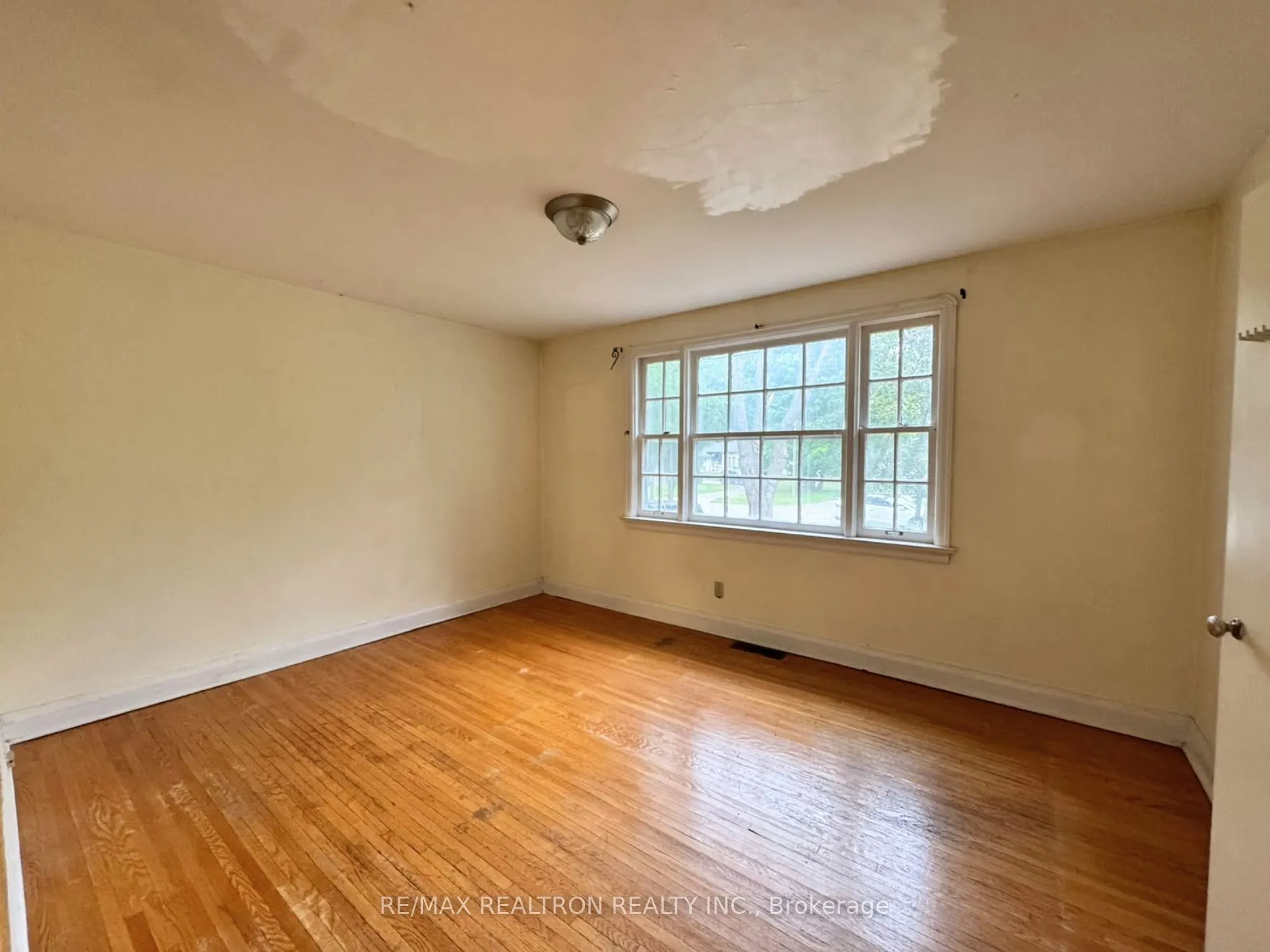 20 West Hill Drive #Main floor