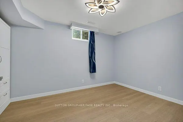 887 Lavis Court