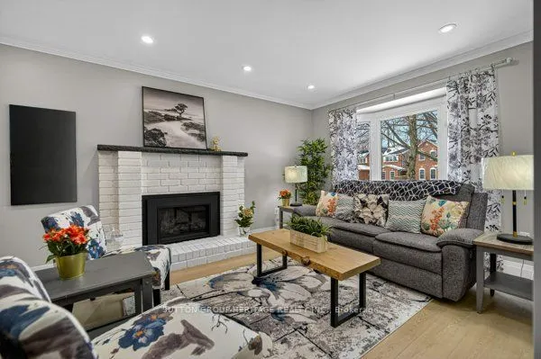 887 Lavis Court