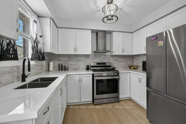 887 Lavis Court
