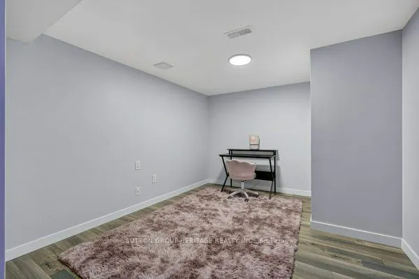 887 Lavis Court