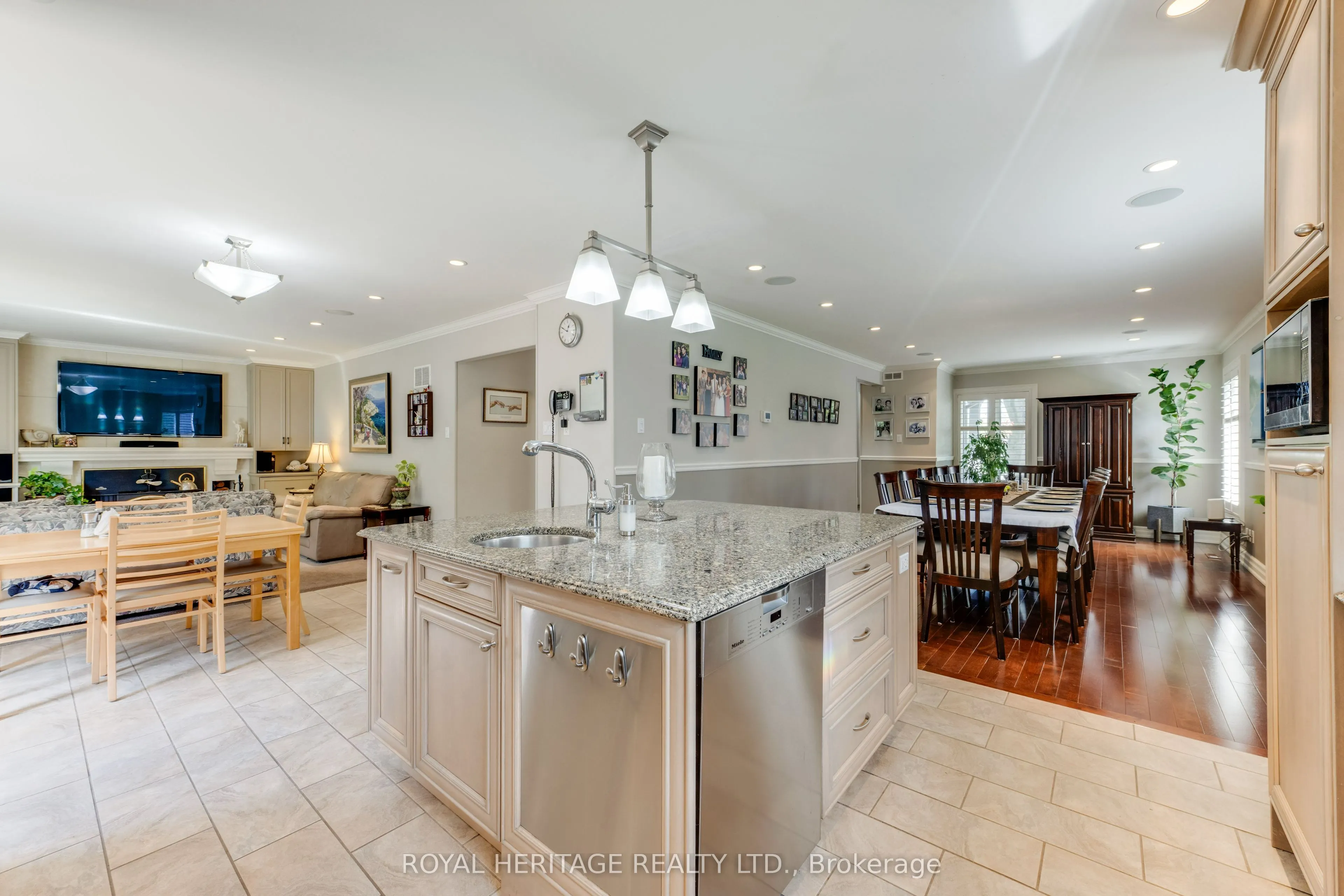 8 Chantrey Court