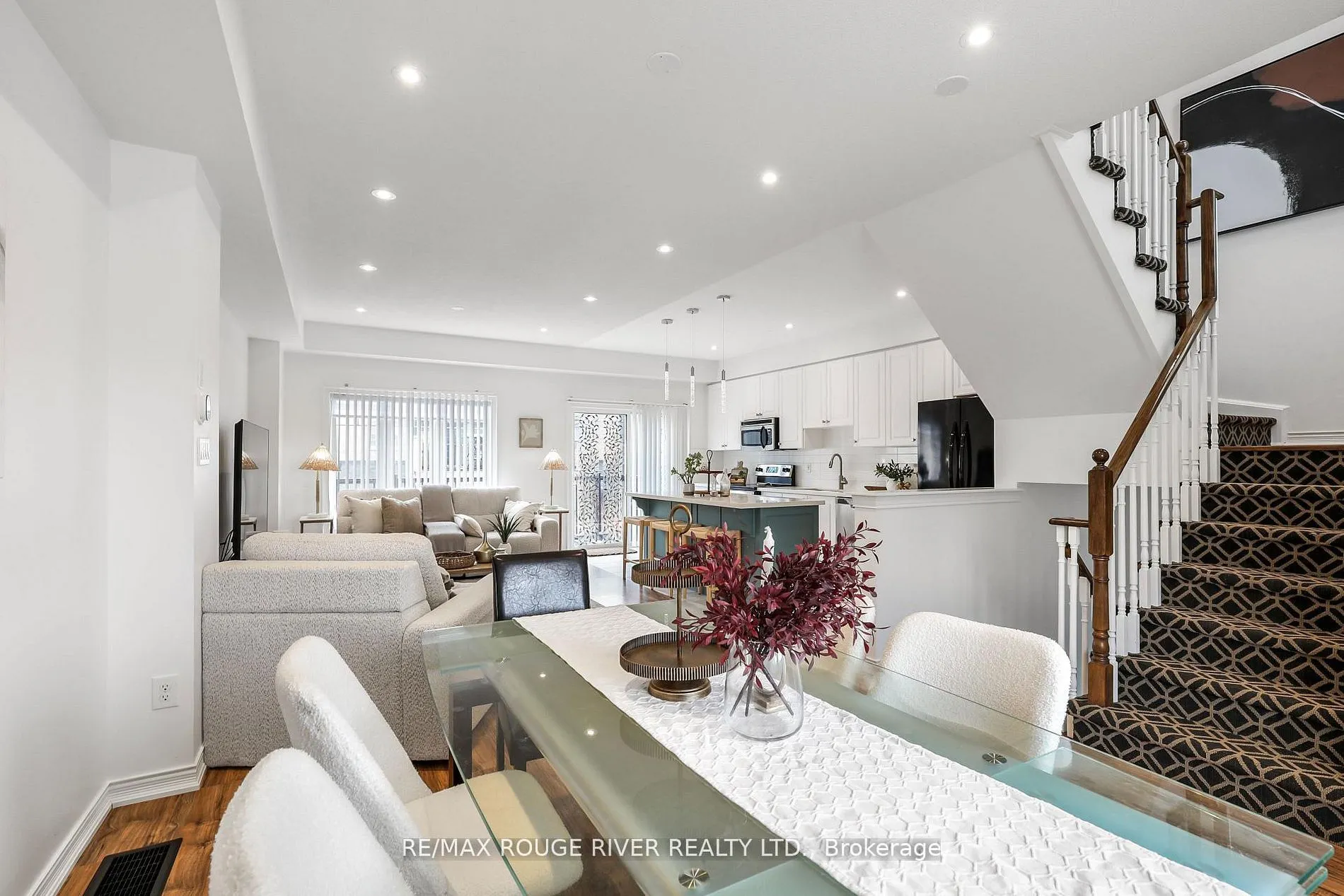 17 Devineridge Avenue