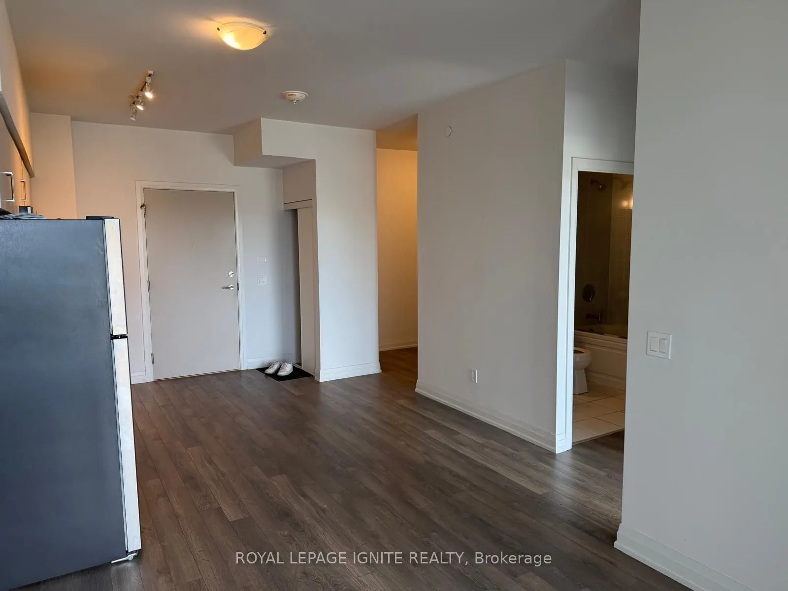10 Meadowglen Place #310
