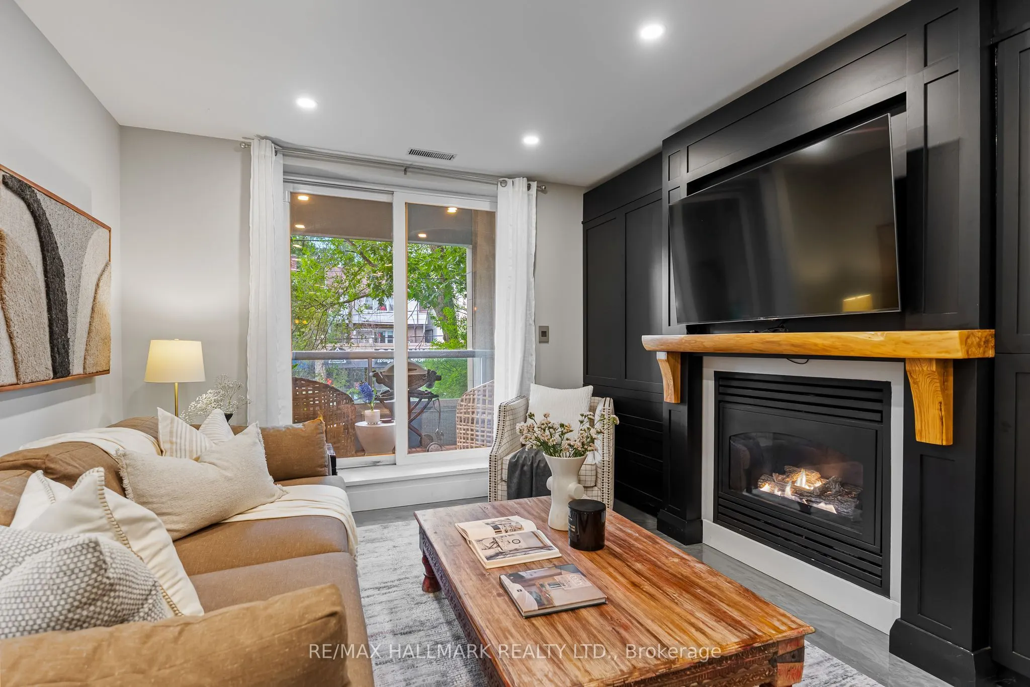 2365 Queen Street E #201
