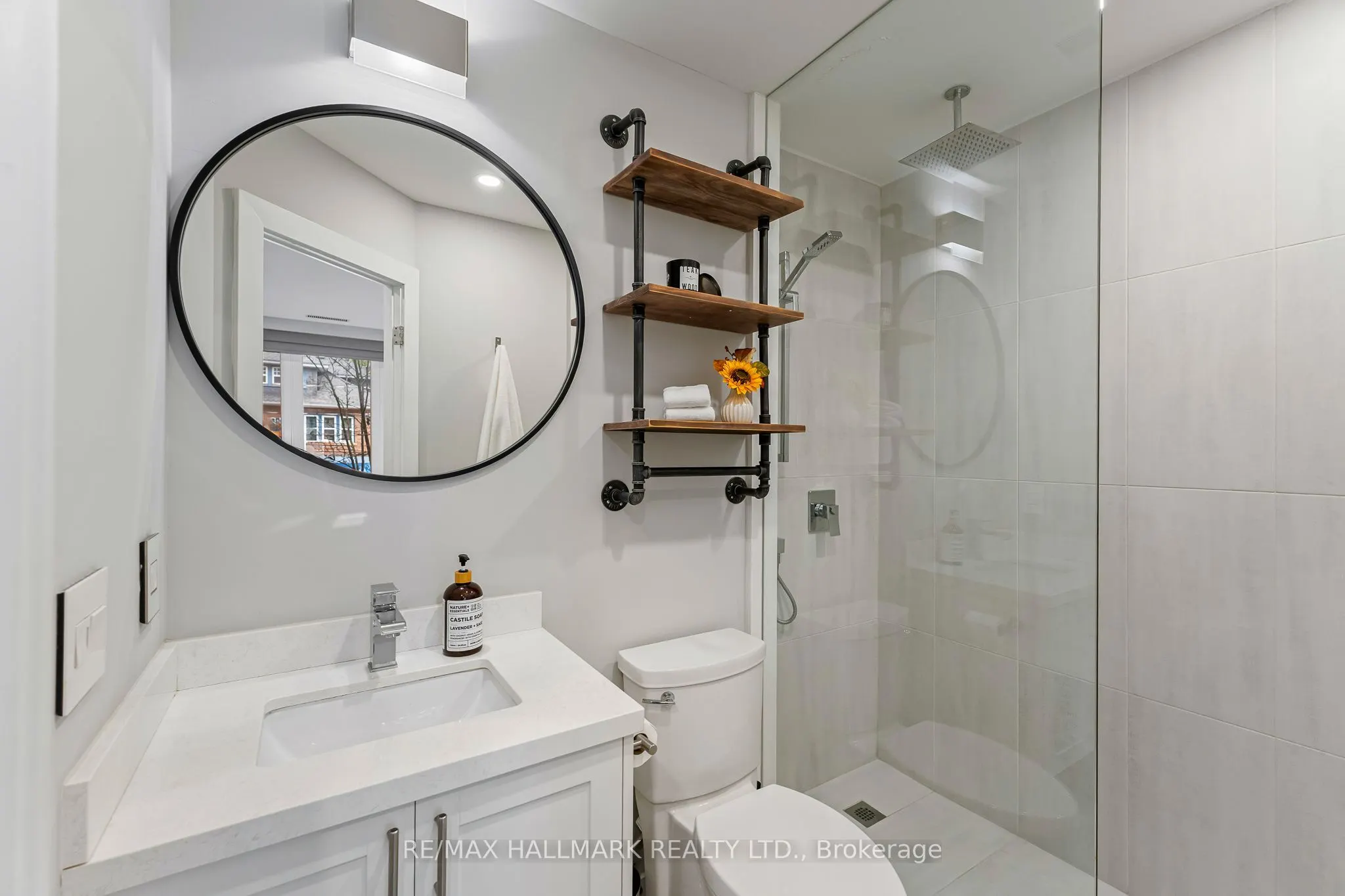 2365 Queen Street E #201