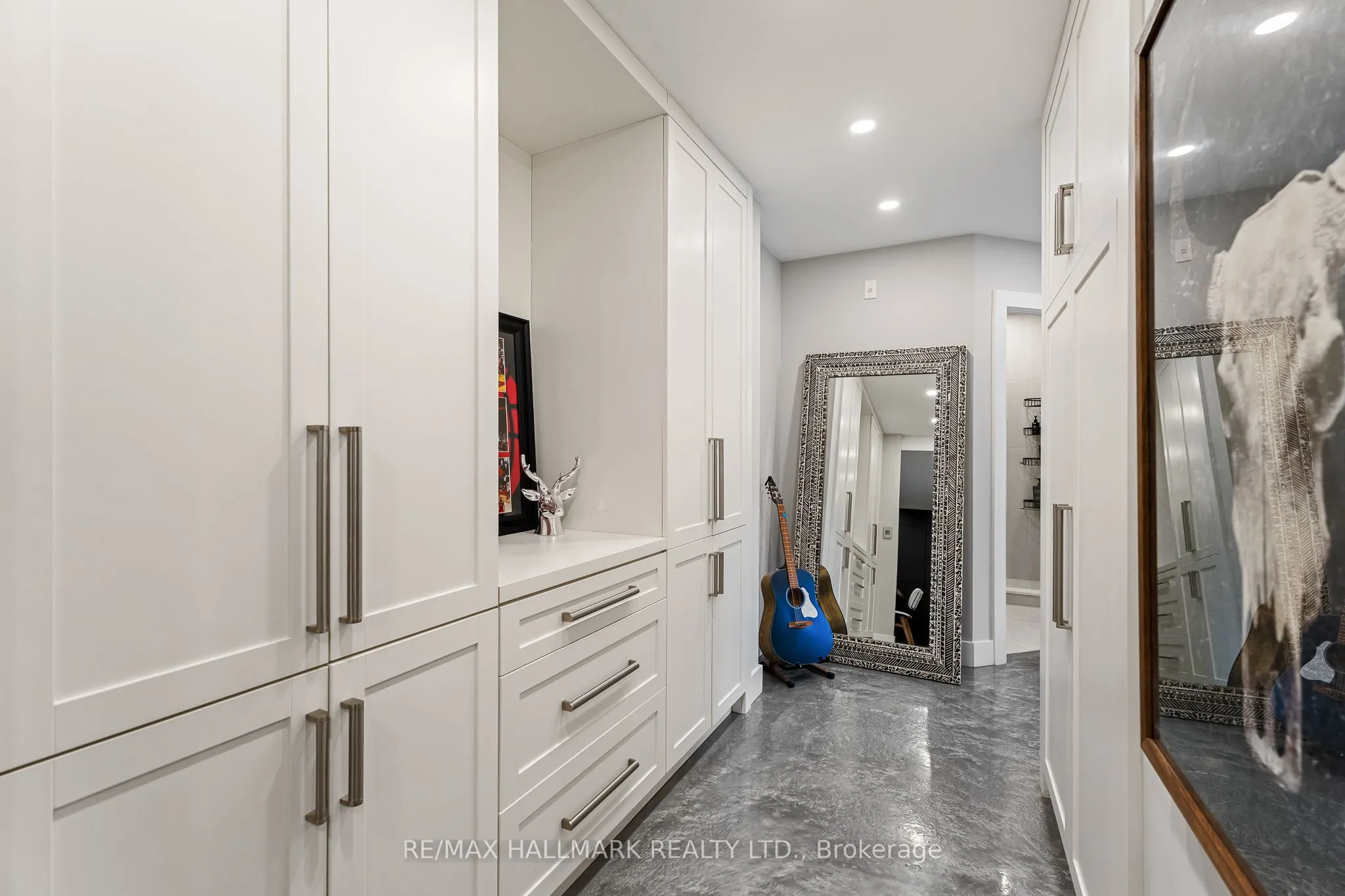 2365 Queen Street E #201