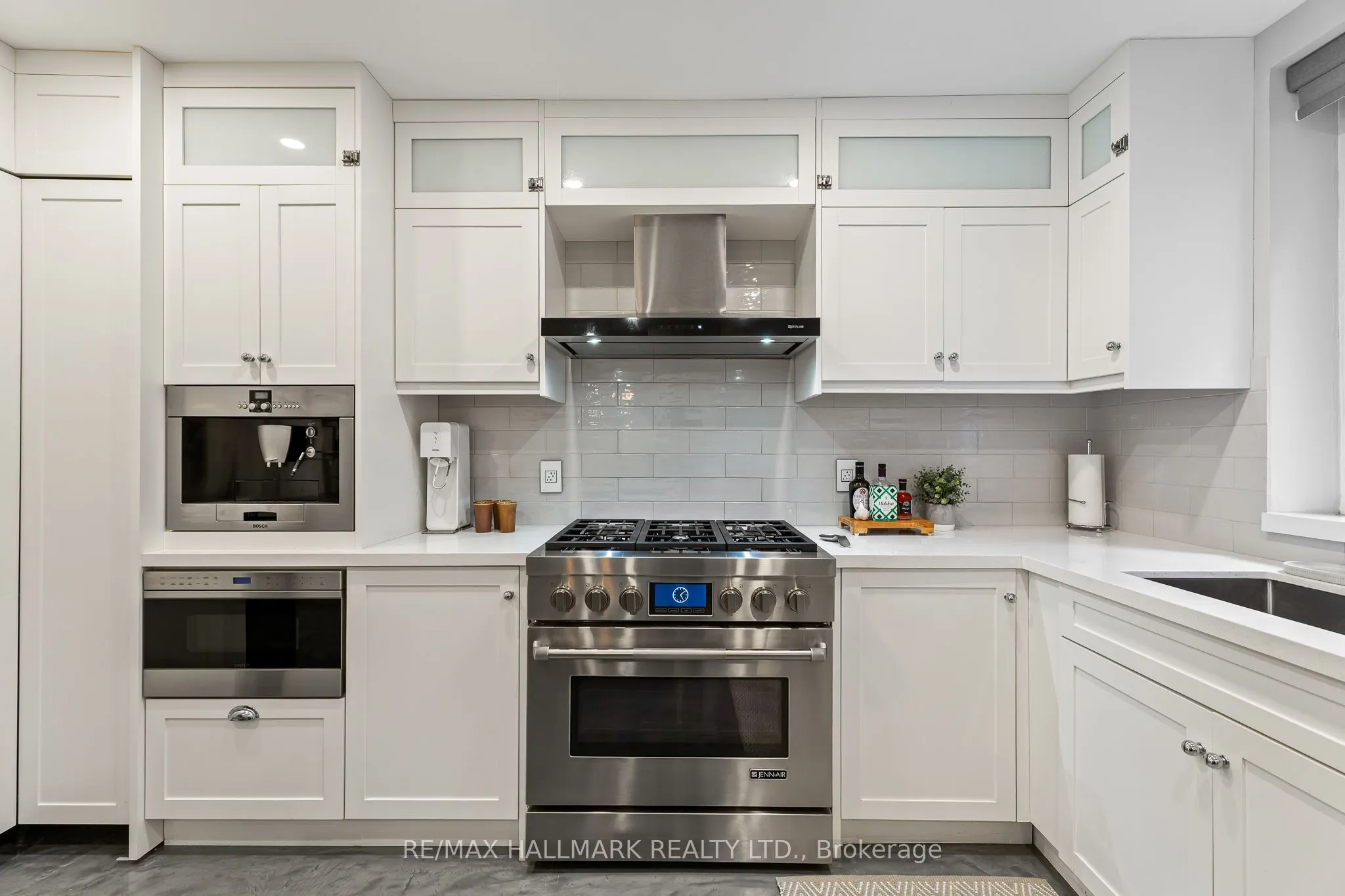 2365 Queen Street E #201