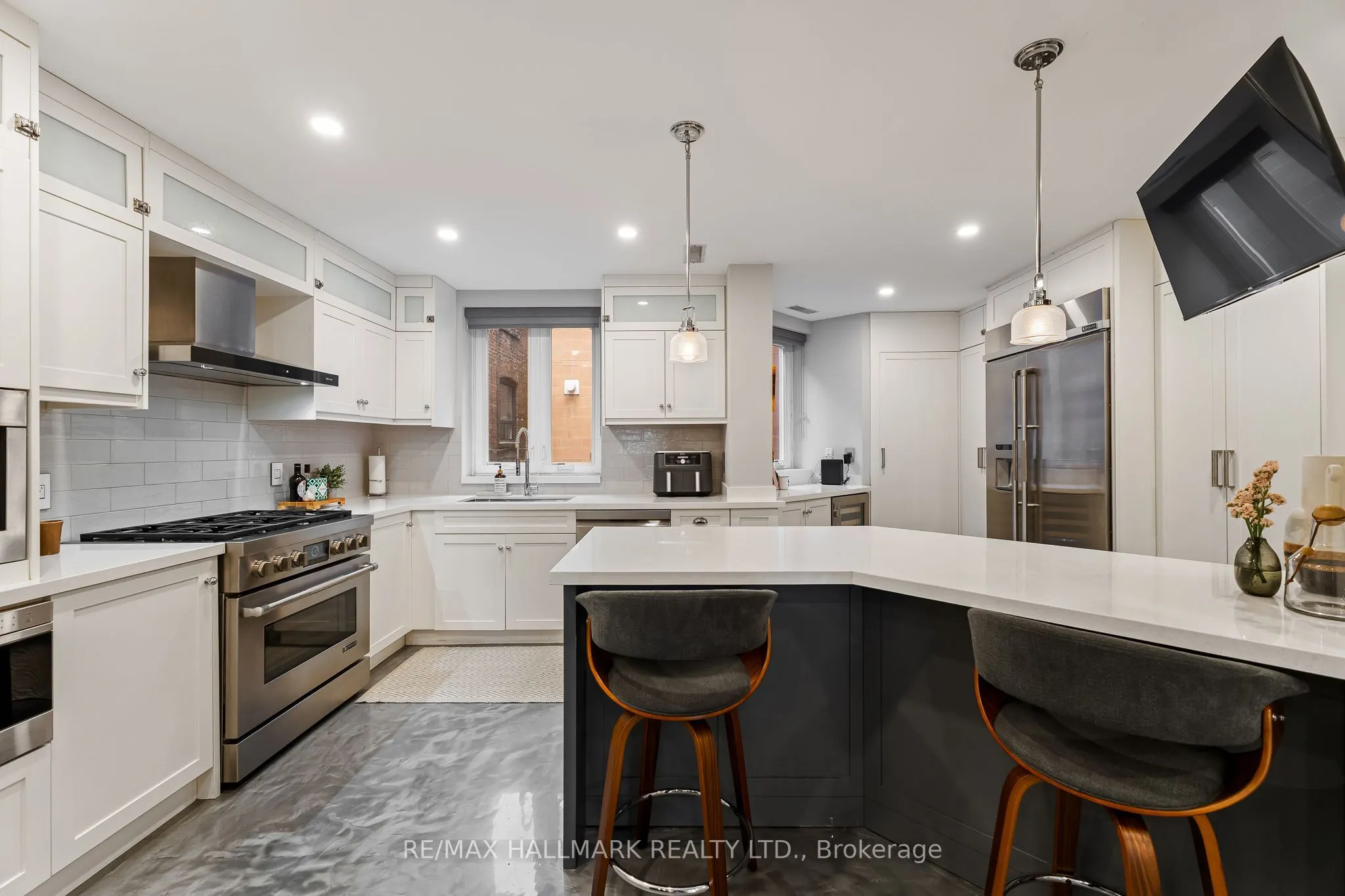 2365 Queen Street E #201