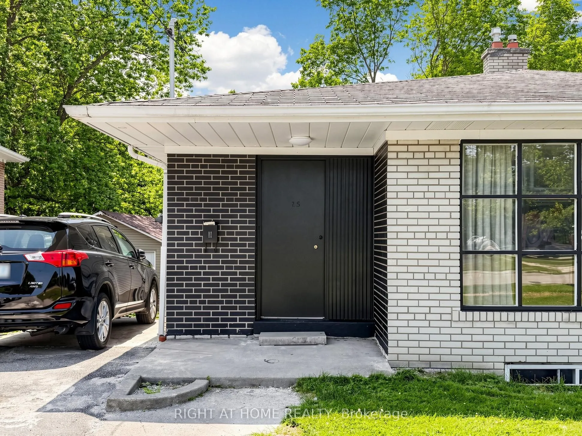 65 Darlingside Drive