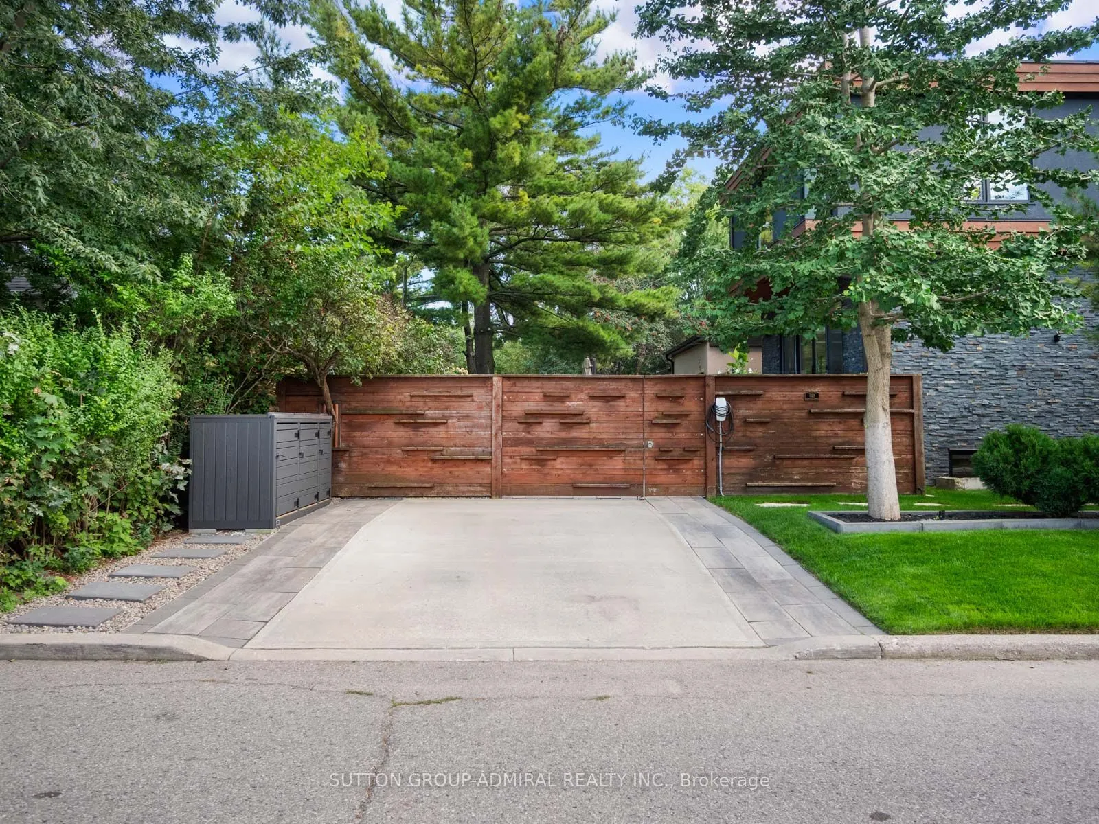 39 Red Deer Avenue