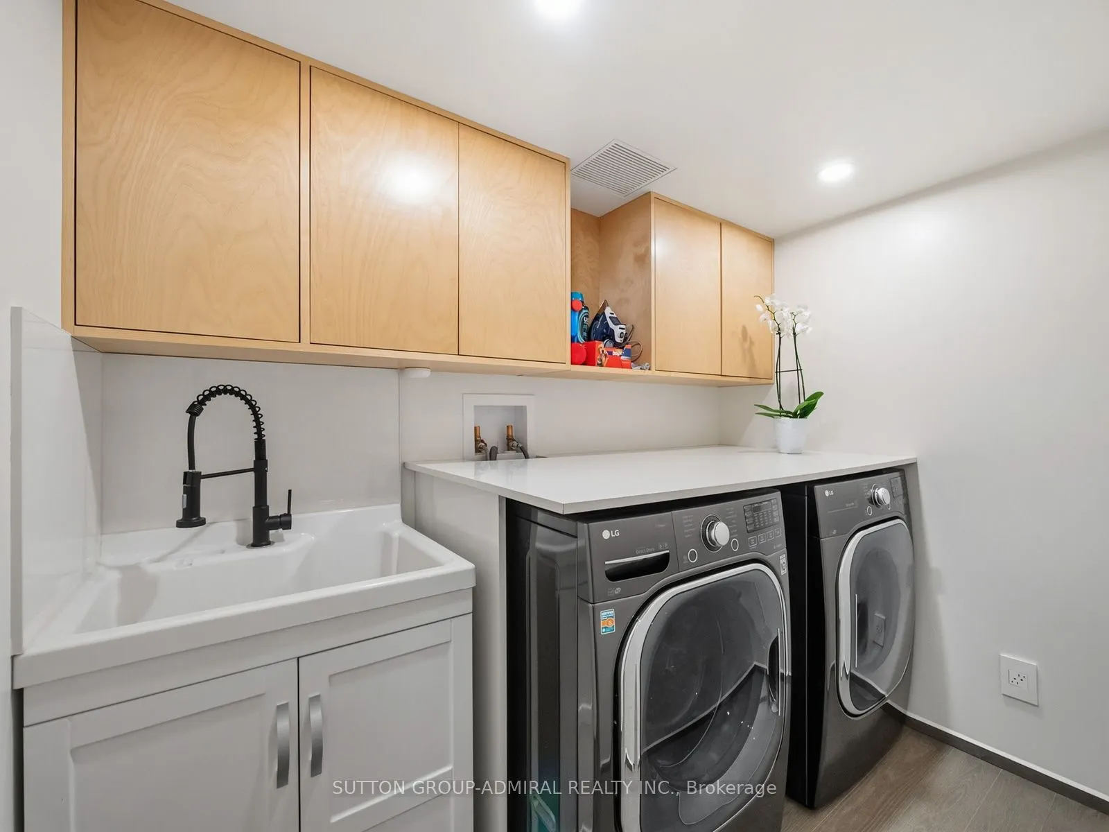39 Red Deer Avenue