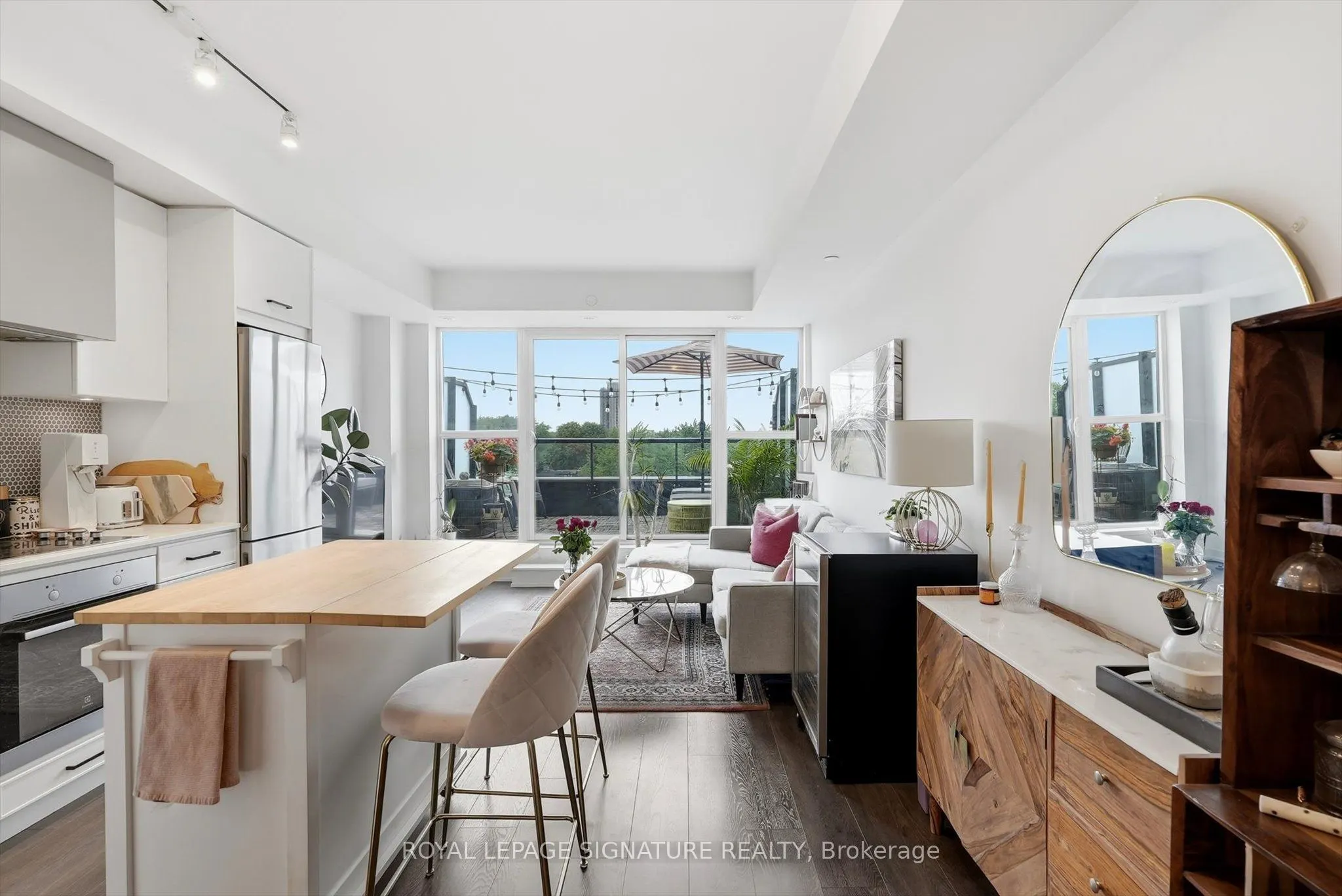 899 Queen Street E #503