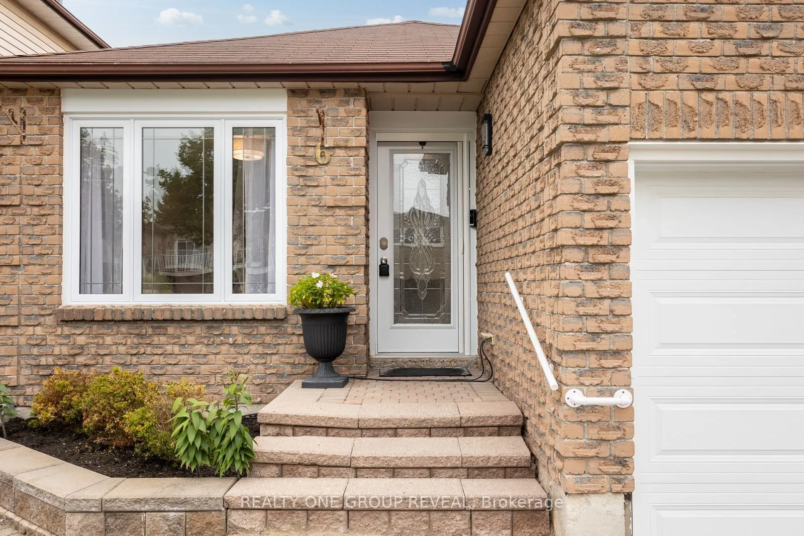 6 Mcfeeters Crescent