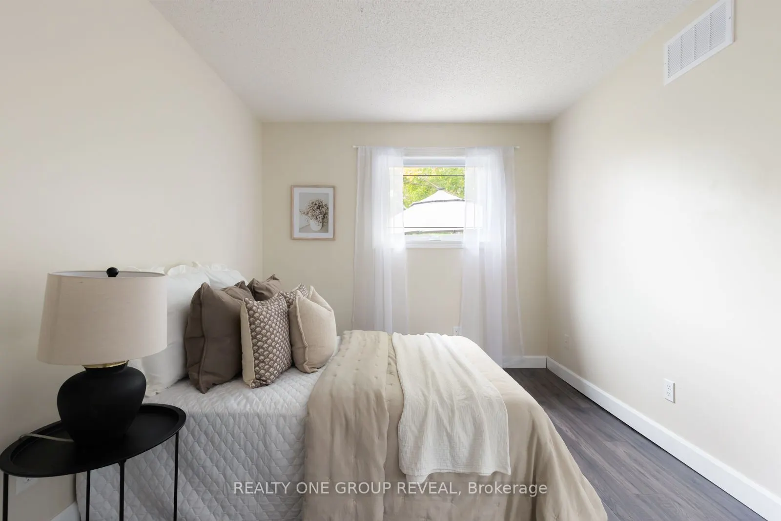6 Mcfeeters Crescent