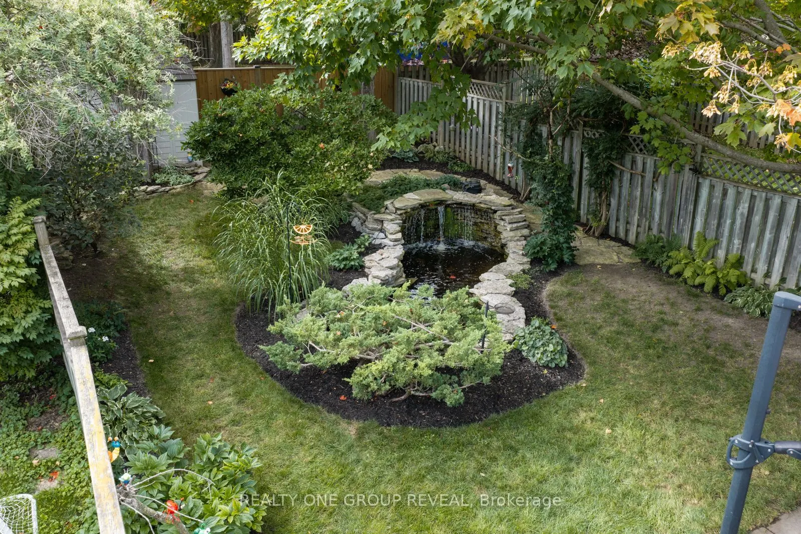 6 Mcfeeters Crescent