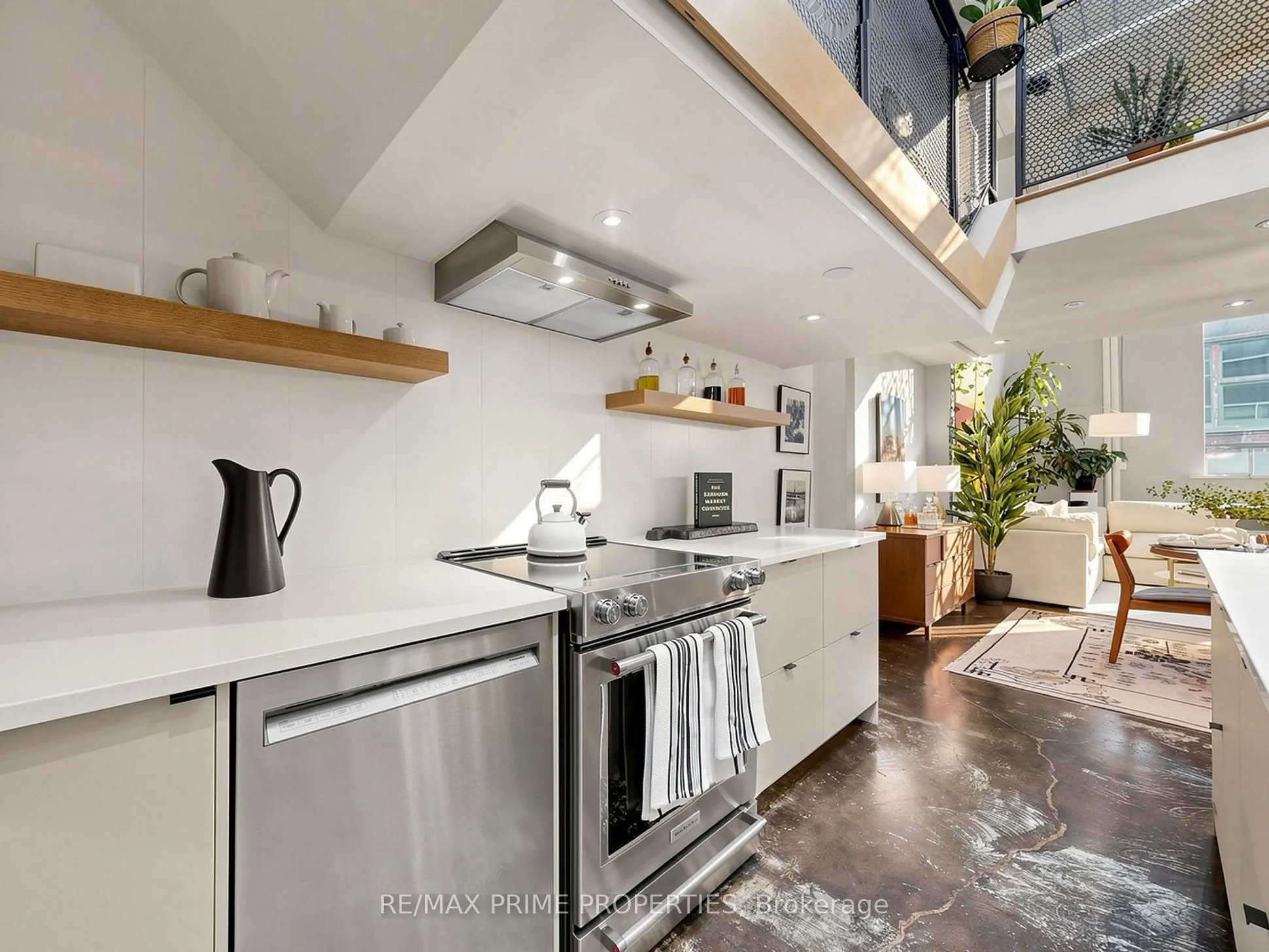 326 Carlaw Avenue #108