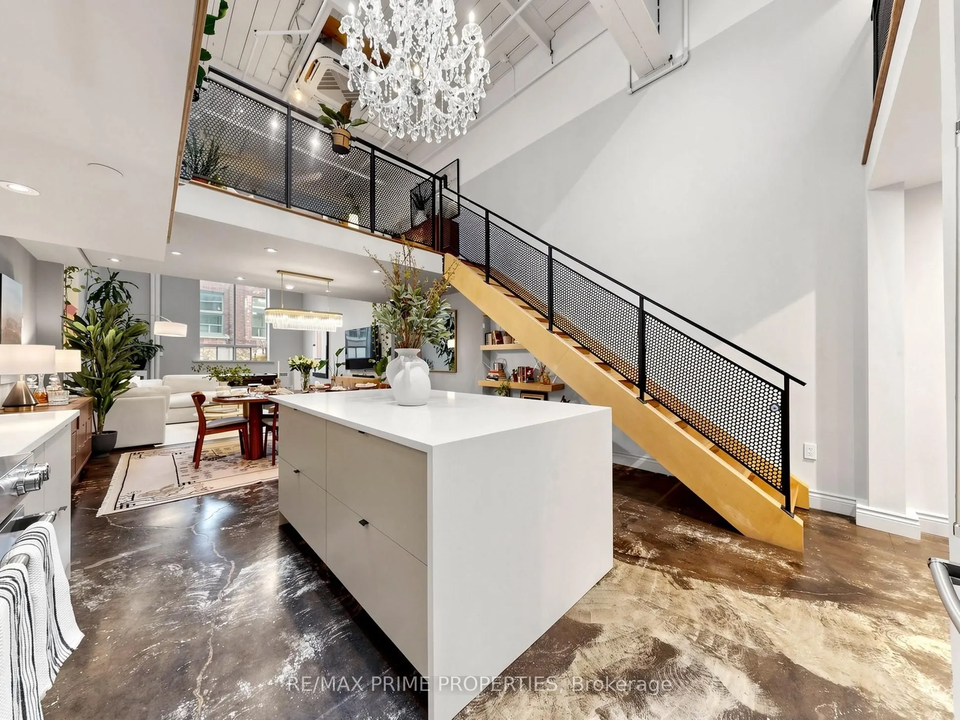 326 Carlaw Avenue #108