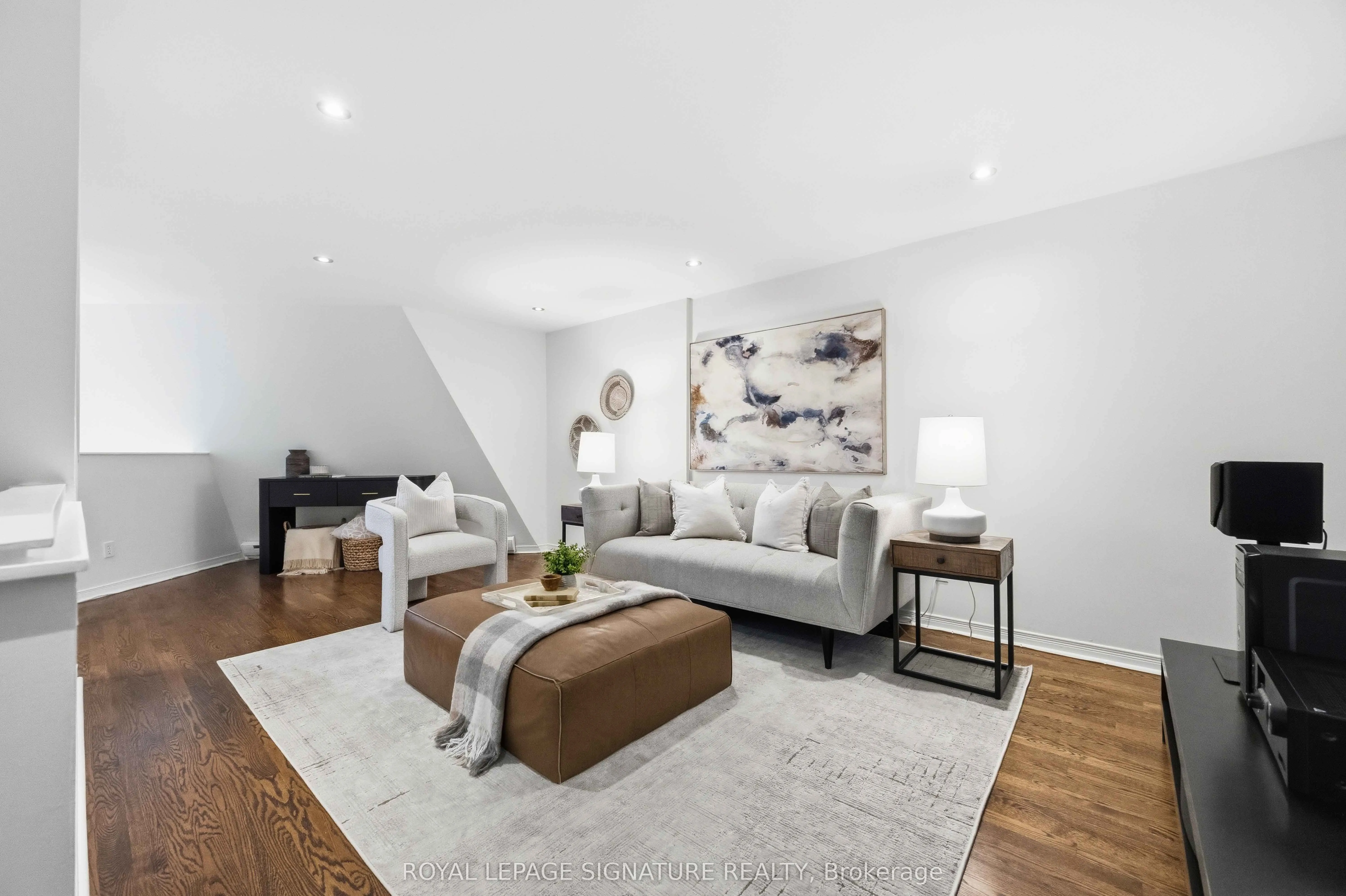2366 Queen Street E #7