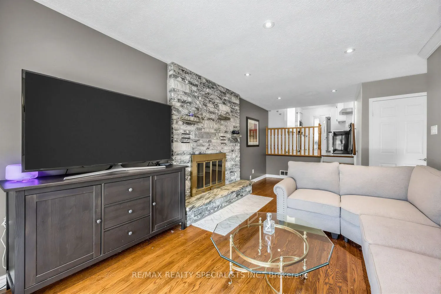 16 Langevin Crescent