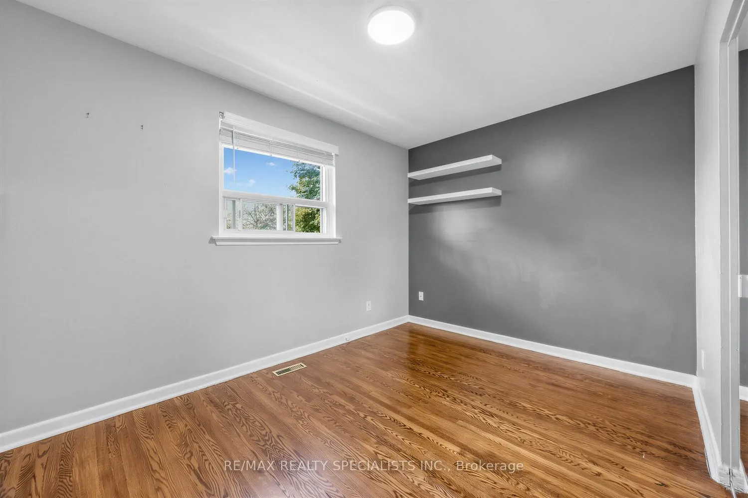 16 Langevin Crescent
