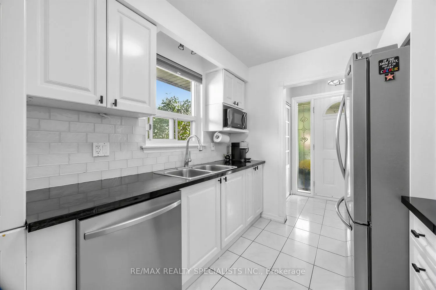 16 Langevin Crescent