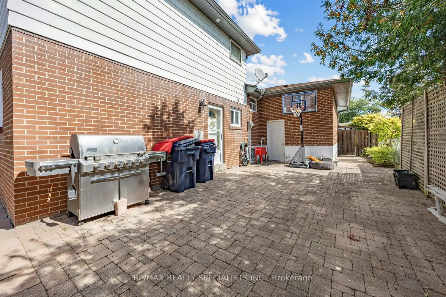 16 Langevin Crescent