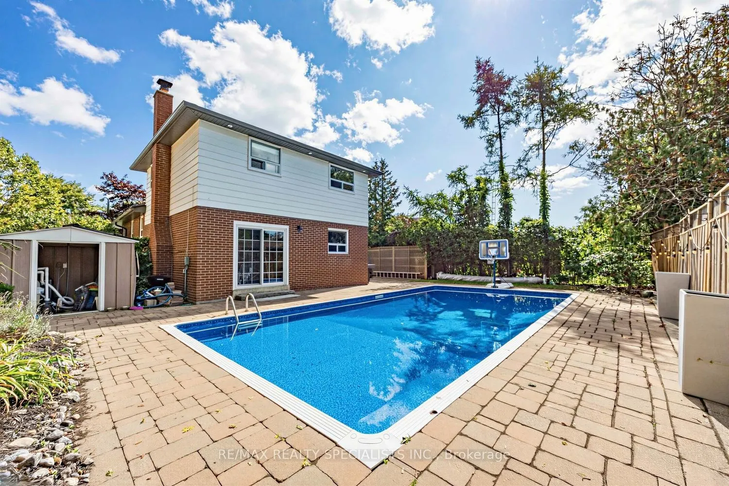 16 Langevin Crescent