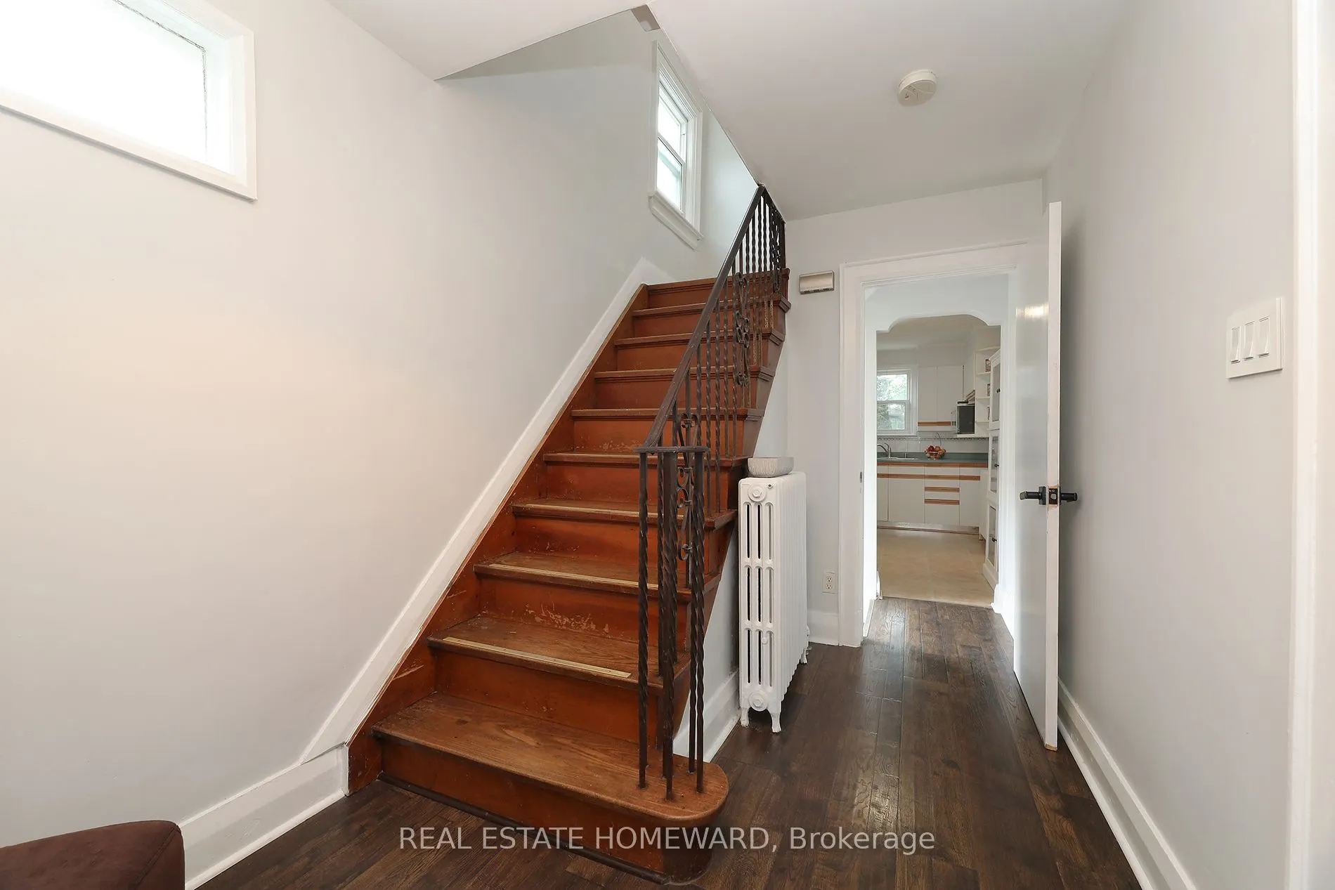 1 Pinegrove Avenue