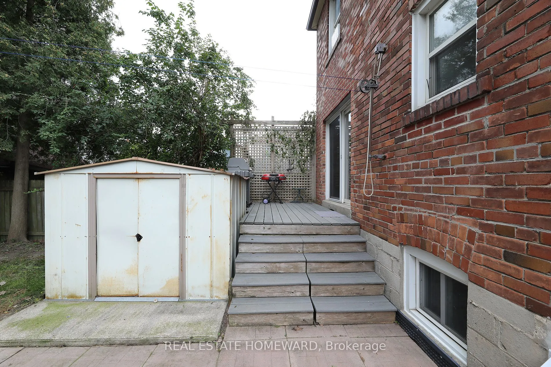 1 Pinegrove Avenue