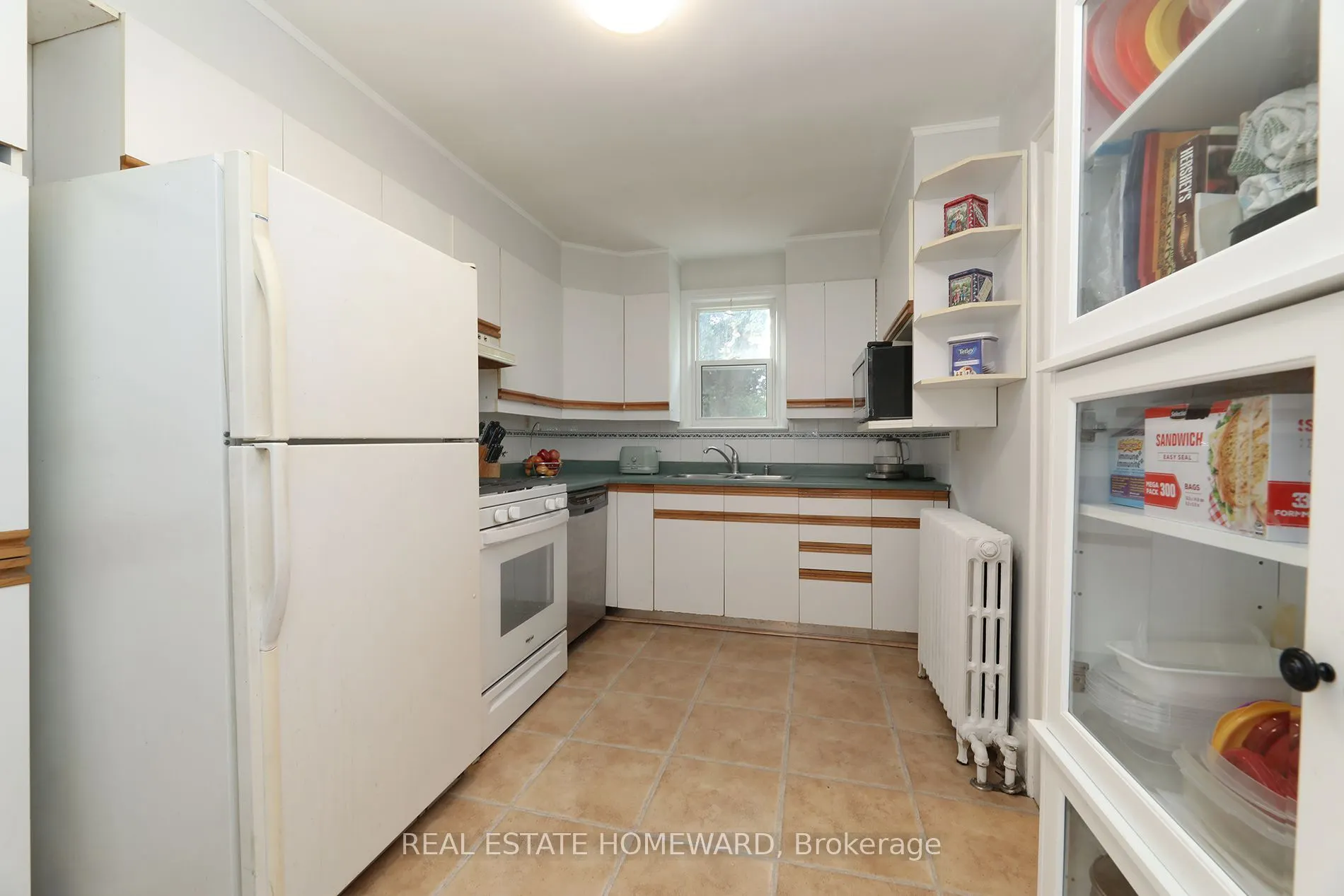 1 Pinegrove Avenue
