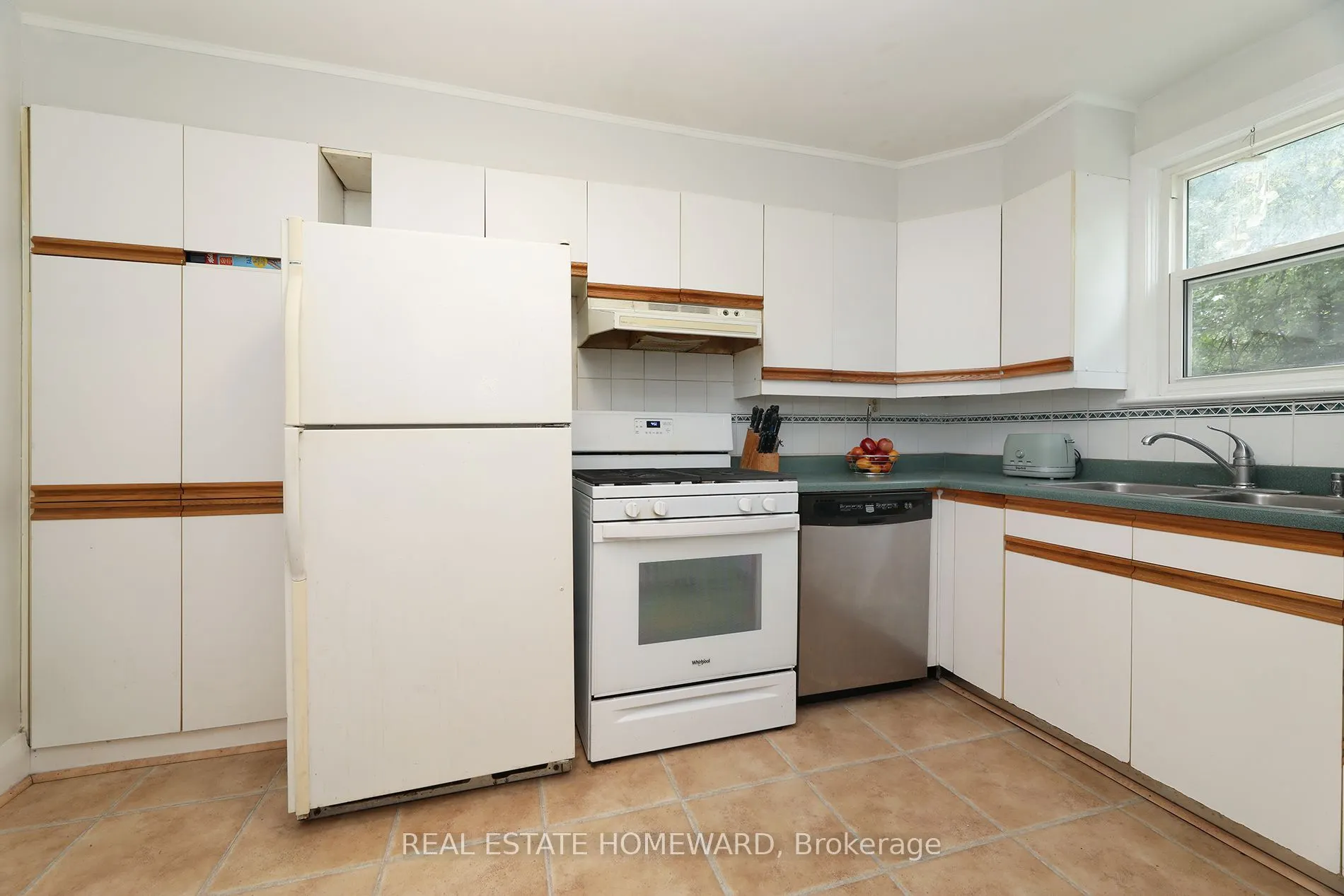1 Pinegrove Avenue