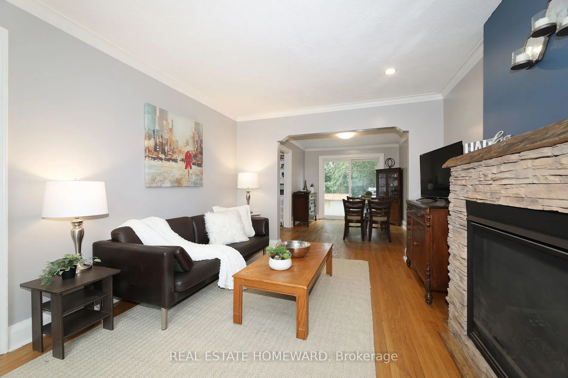 1 Pinegrove Avenue