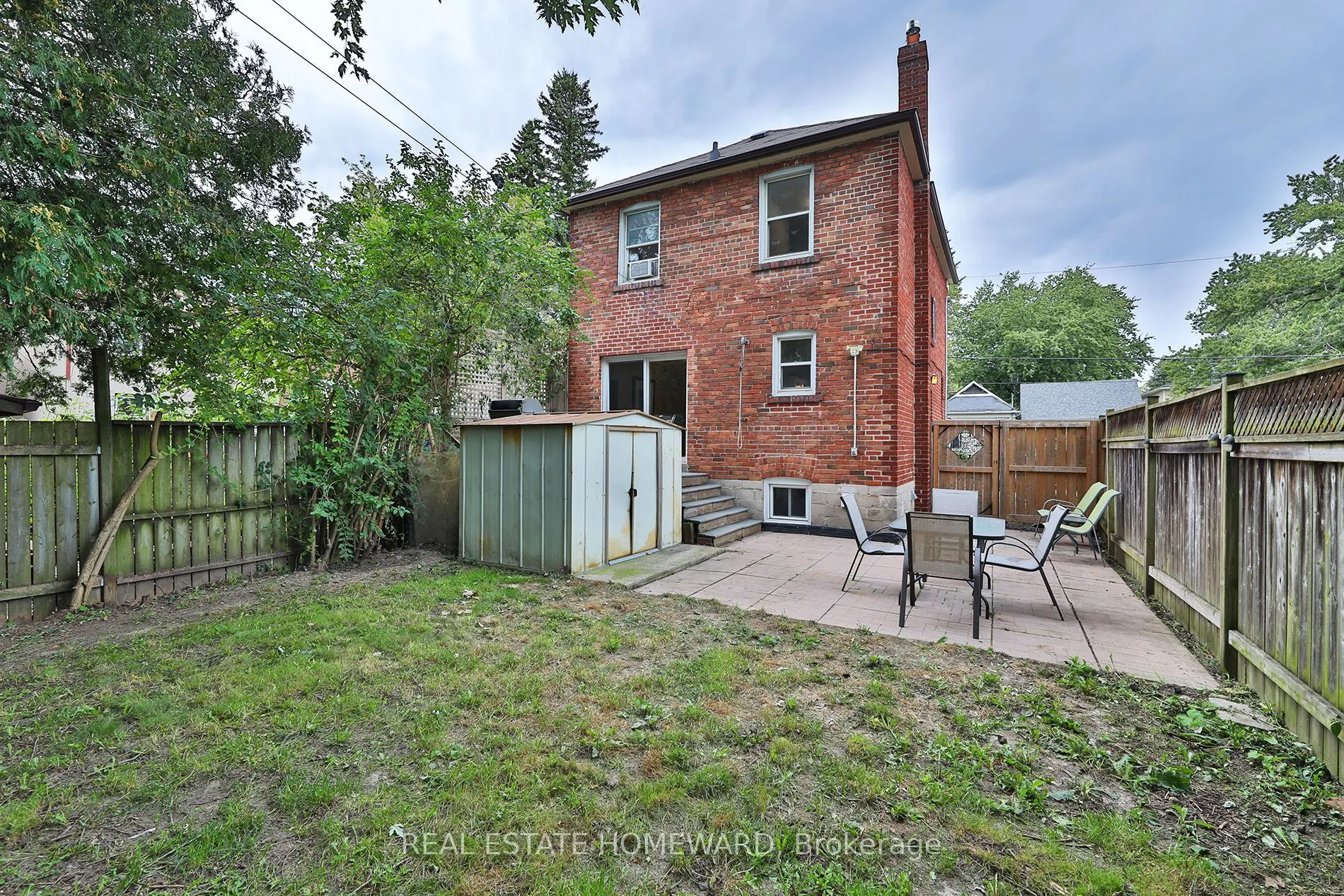 1 Pinegrove Avenue