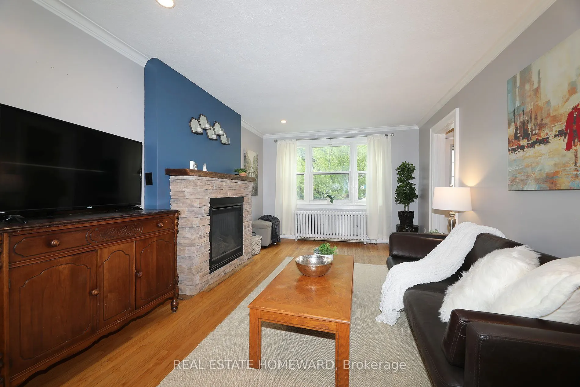 1 Pinegrove Avenue