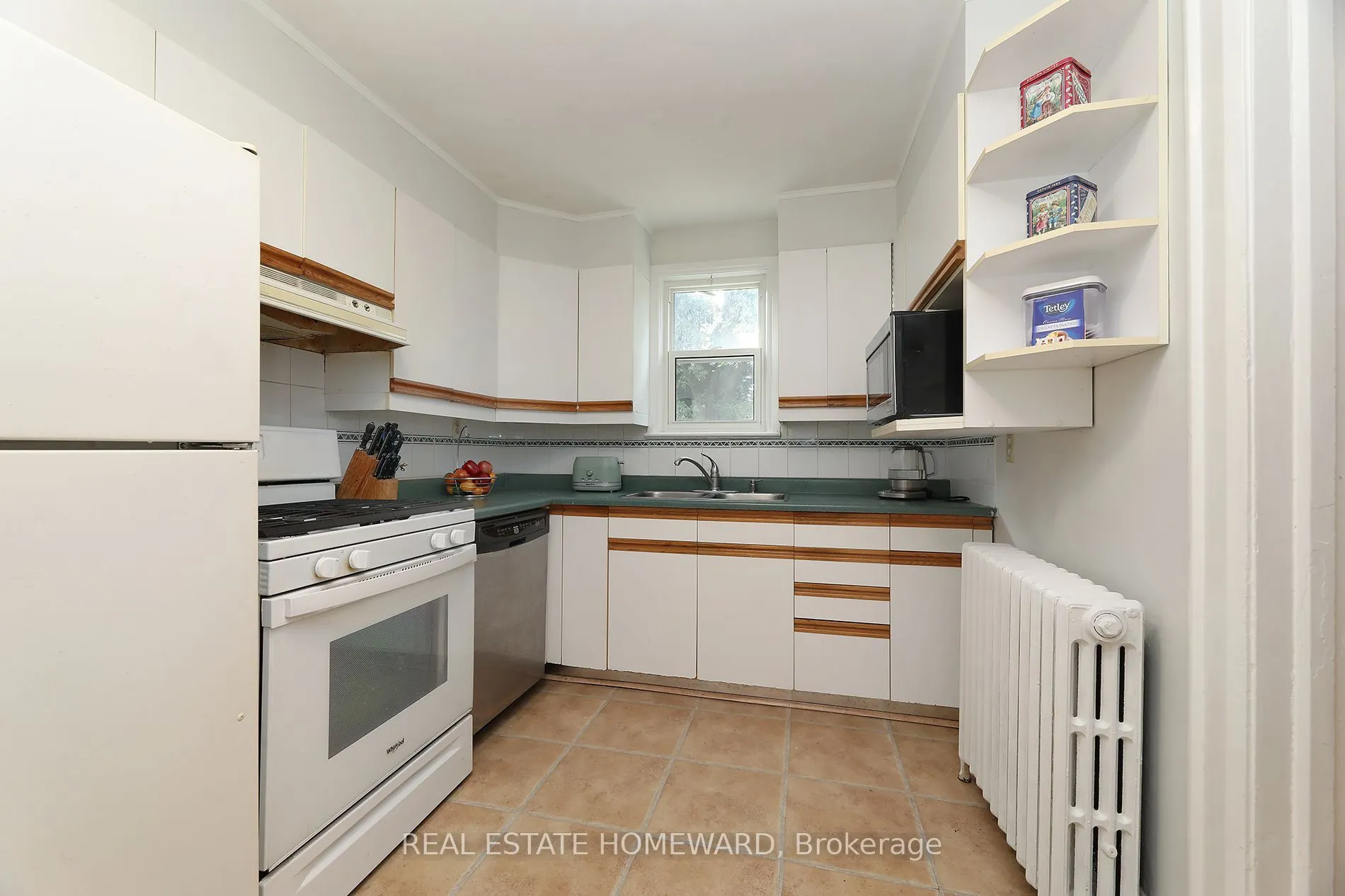 1 Pinegrove Avenue