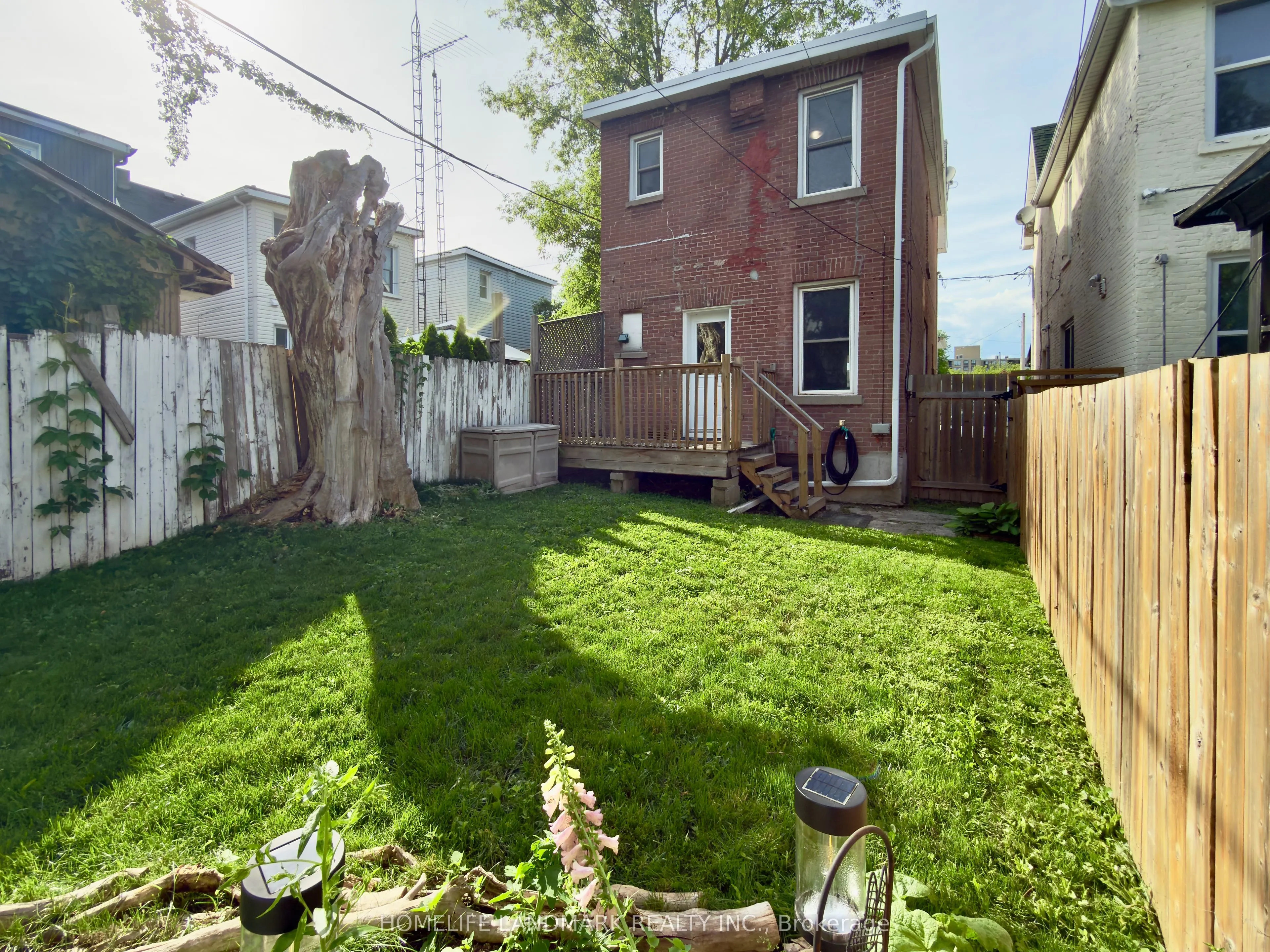 67 Banting Avenue