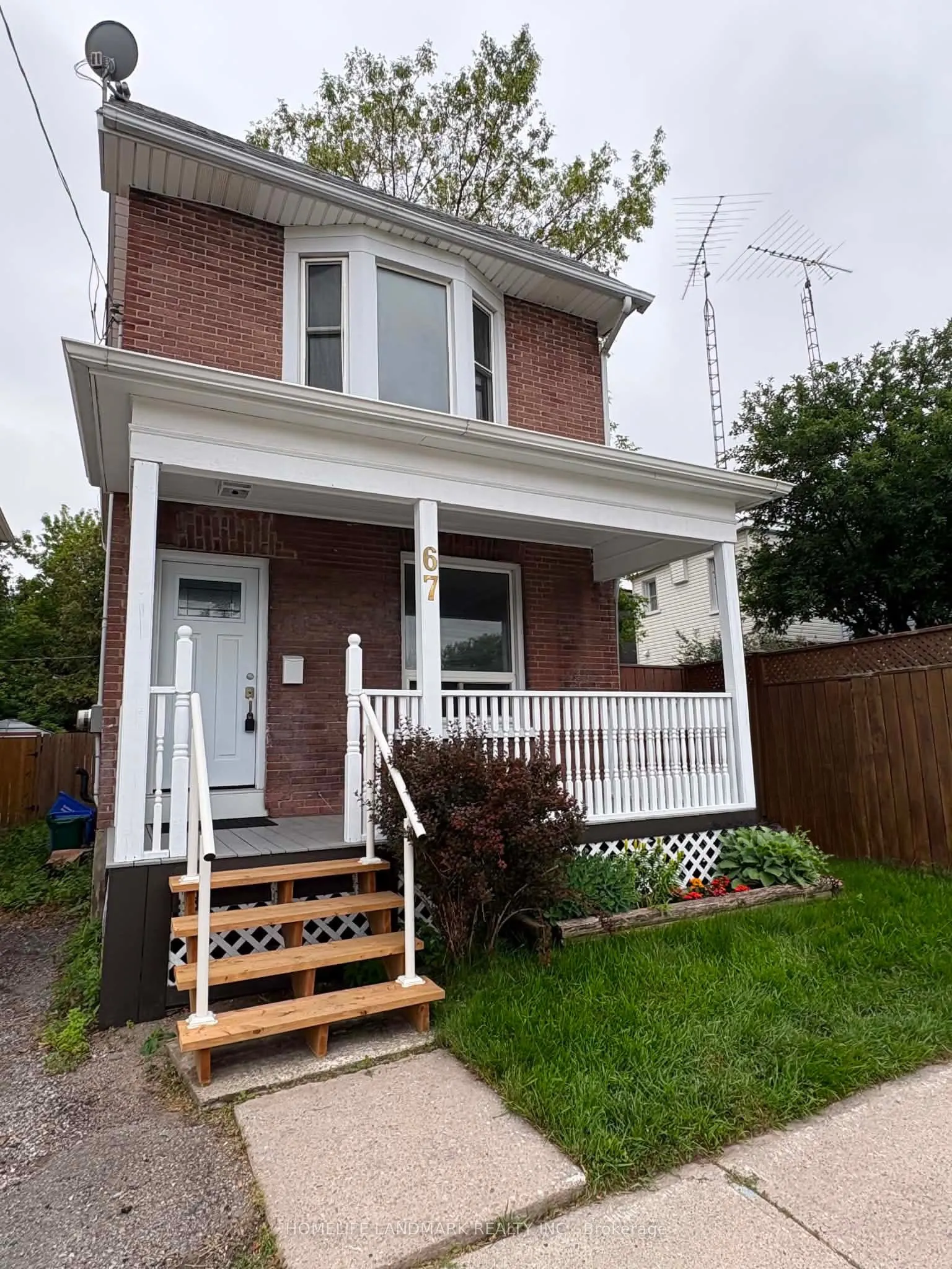 67 Banting Avenue