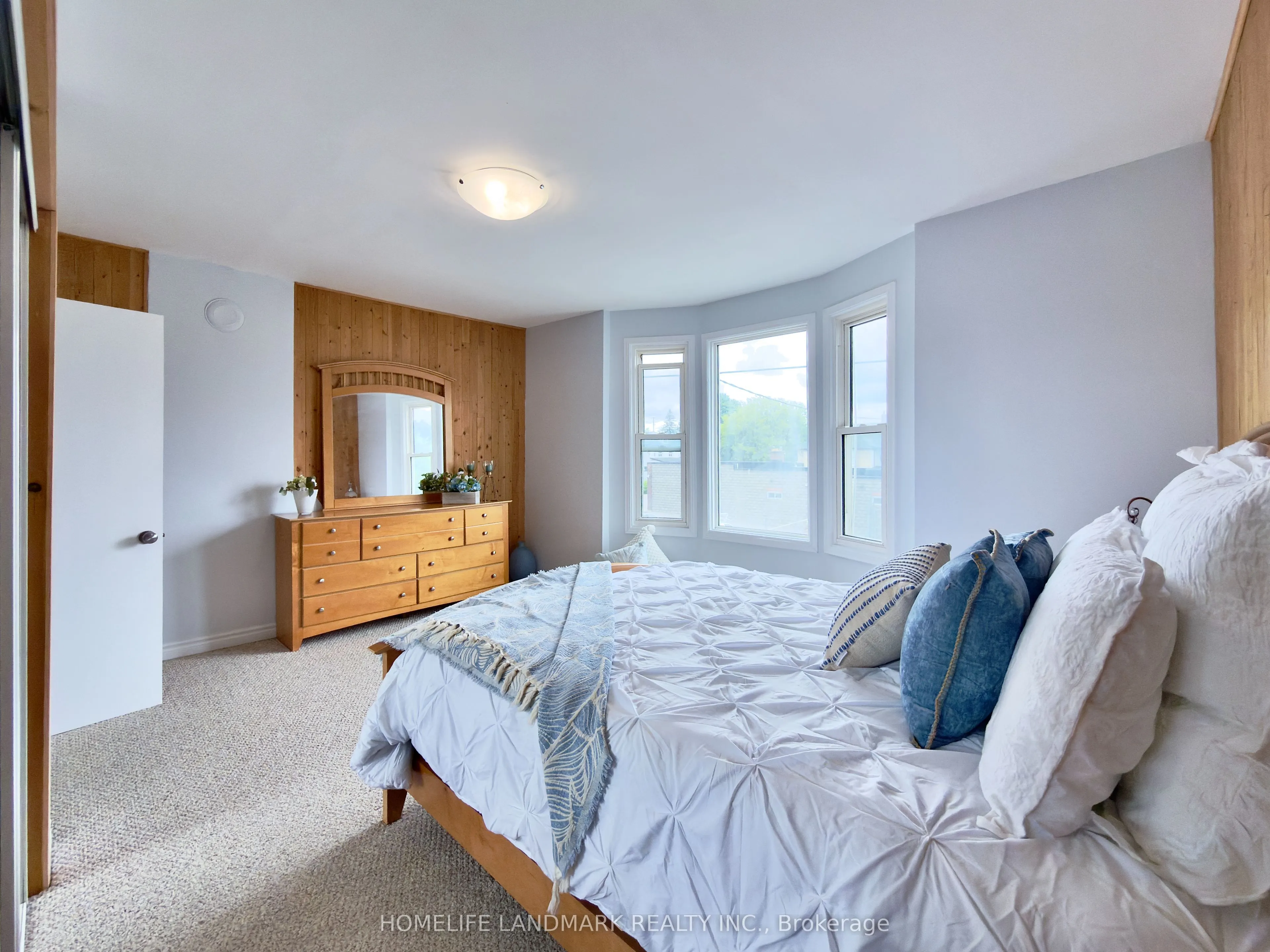 67 Banting Avenue
