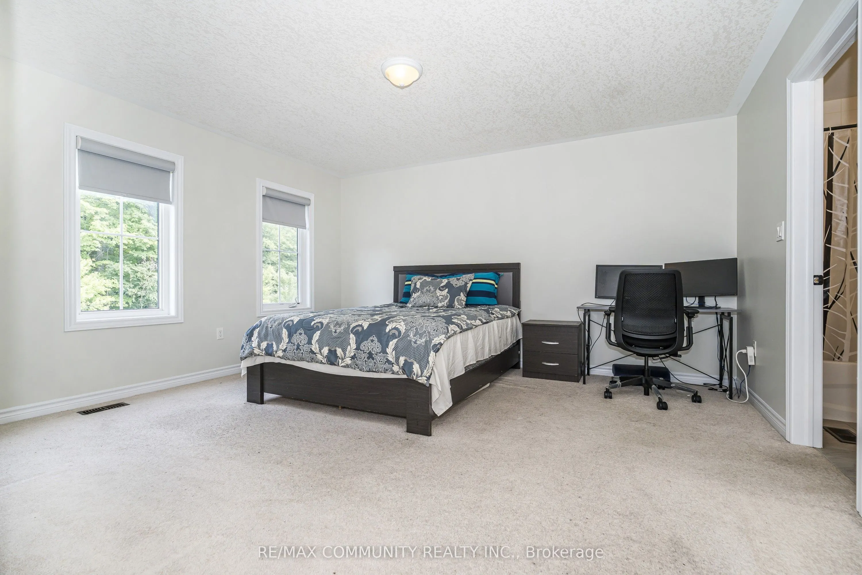 23 Holyrod Drive